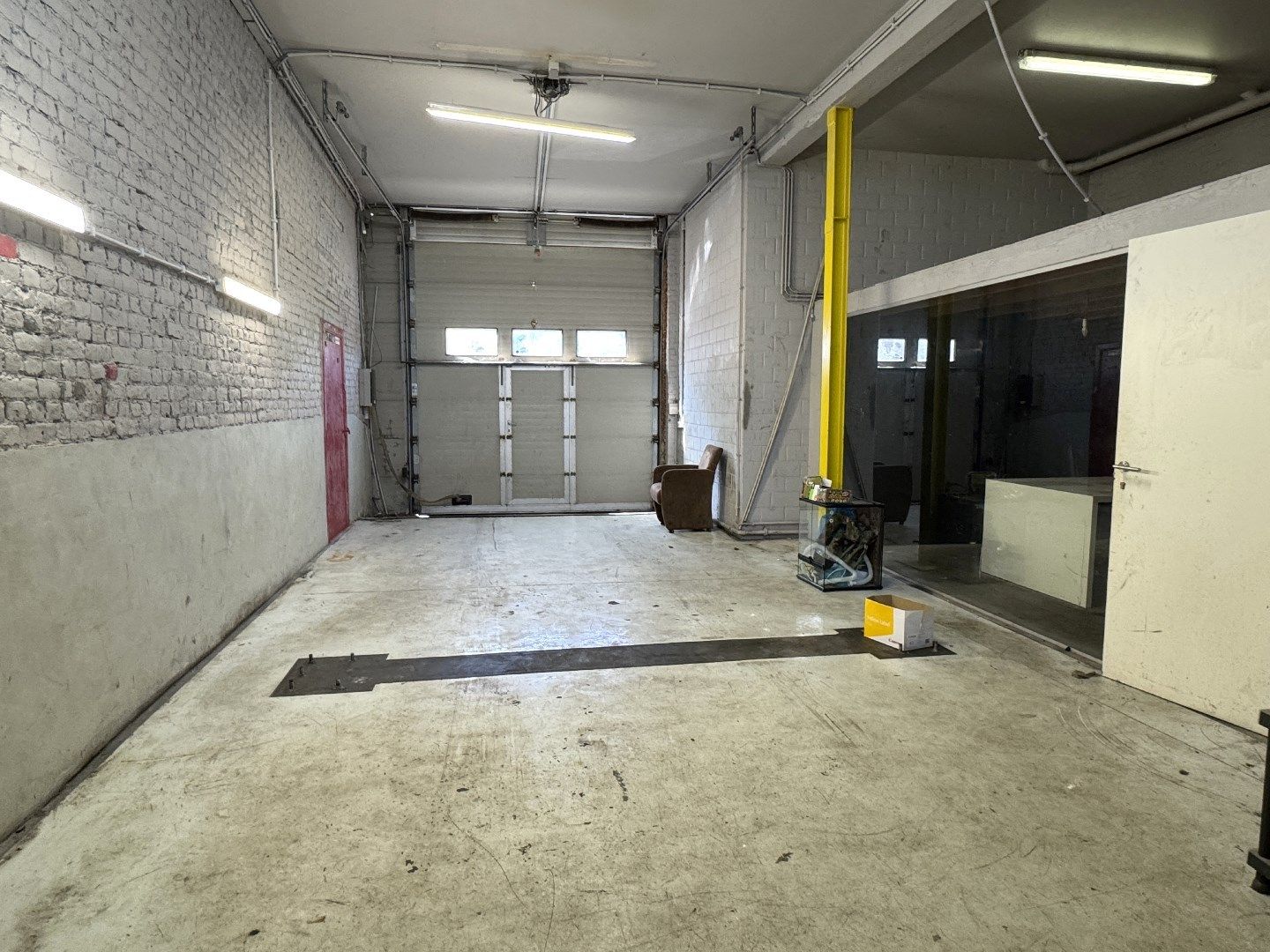 Unieke loft met 2 slaapkamers, ruim terras en ruime garage/magazijn te koop in Heule foto 14