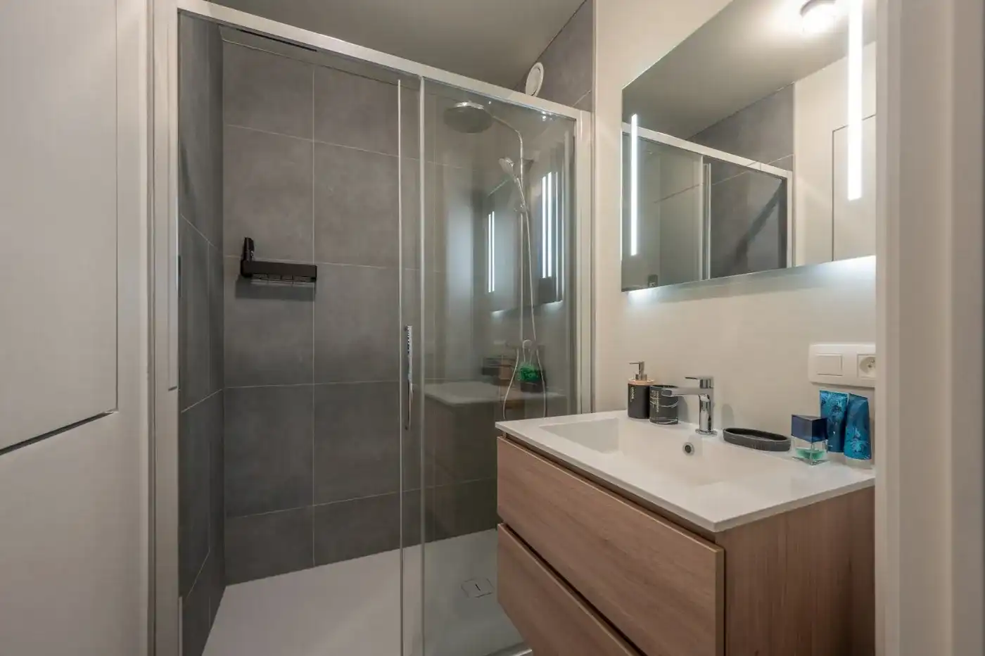 Prachtig gemeubeld duplex appartement in Duinenwater met 2 terrassen en zijdelings meerzicht foto 11
