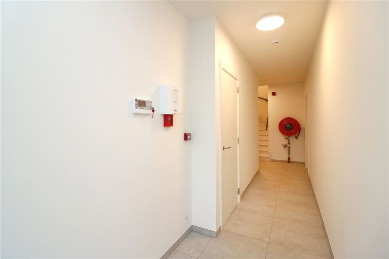 Zonnig appartement, zuidterras, twee slpk, autostaanplaats op gunstige locatie foto 40