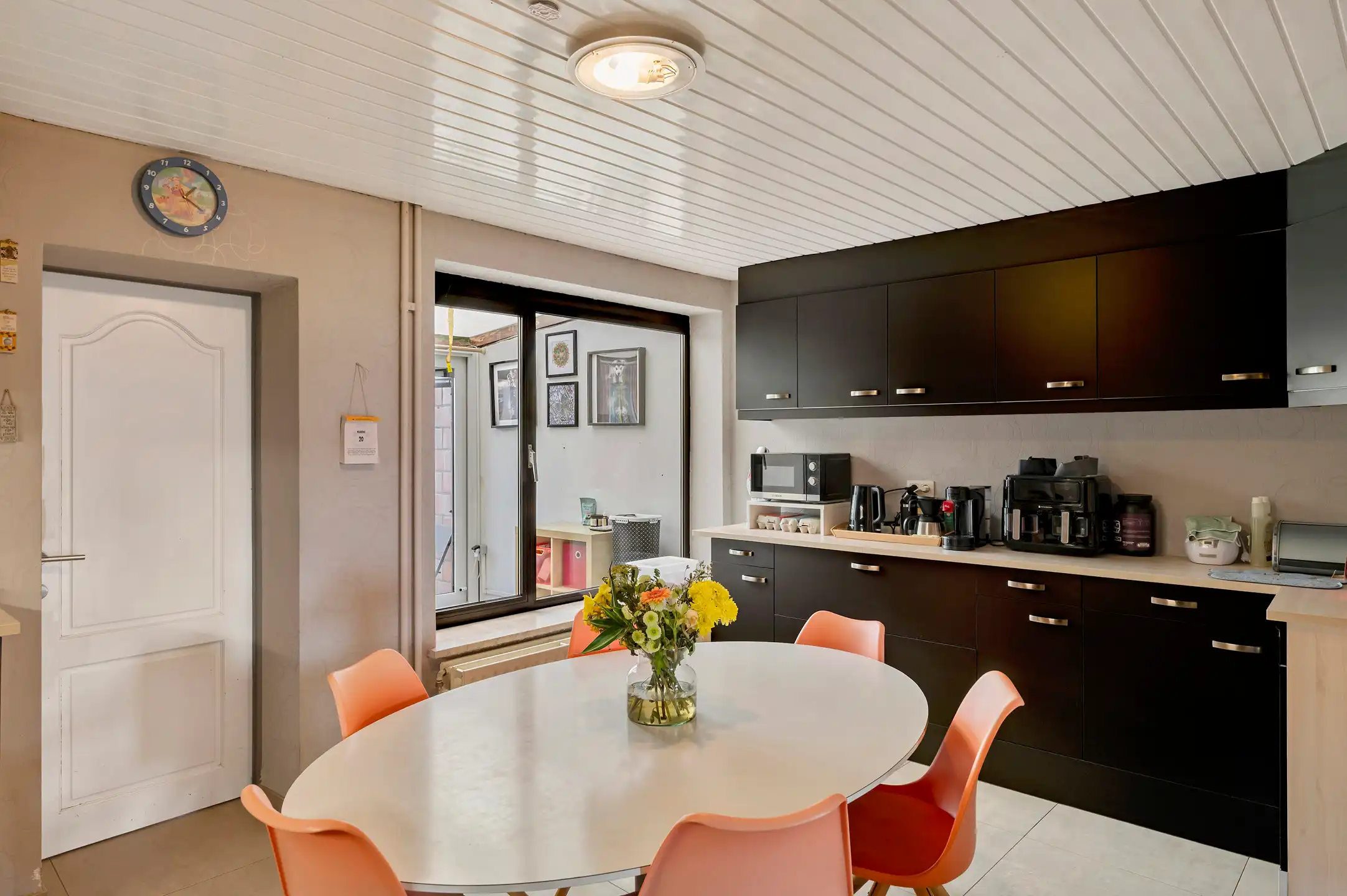 Doodlopend gelegen woning (189m²) met 4 slk’s en zuid gerichte tuin. foto 9