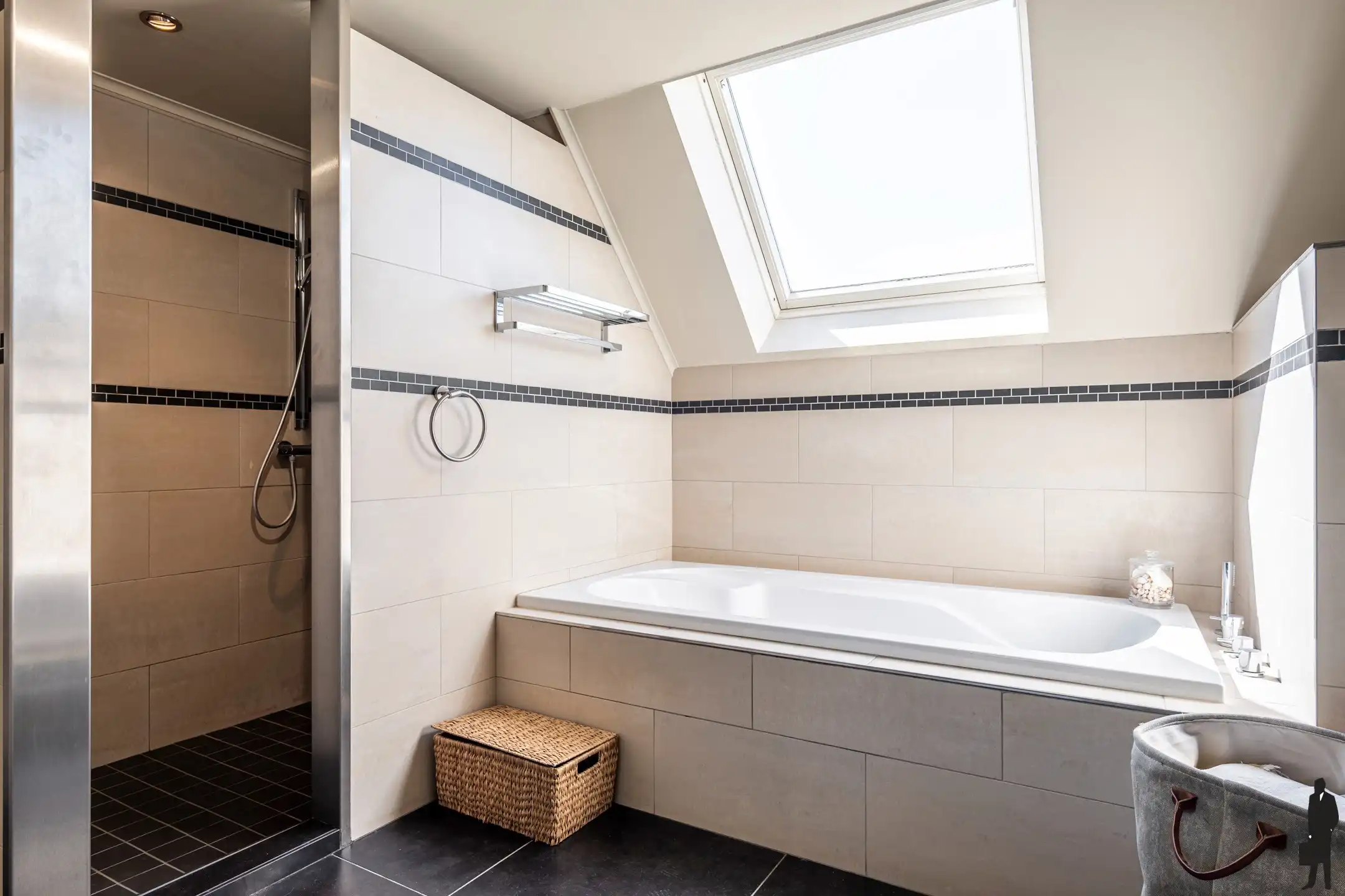 Unieke, ruime architectenvilla met riante kelder en werkbox foto 16