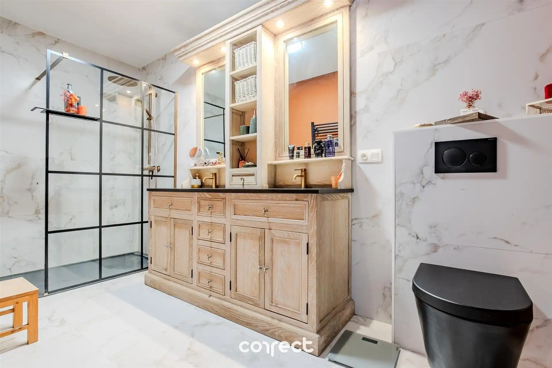 Mooi gerenoveerde woning met 2 slaapkamers, mogelijkheid tot 4 slaapkamers, op een grondoppervlakte van 643 m². foto 7