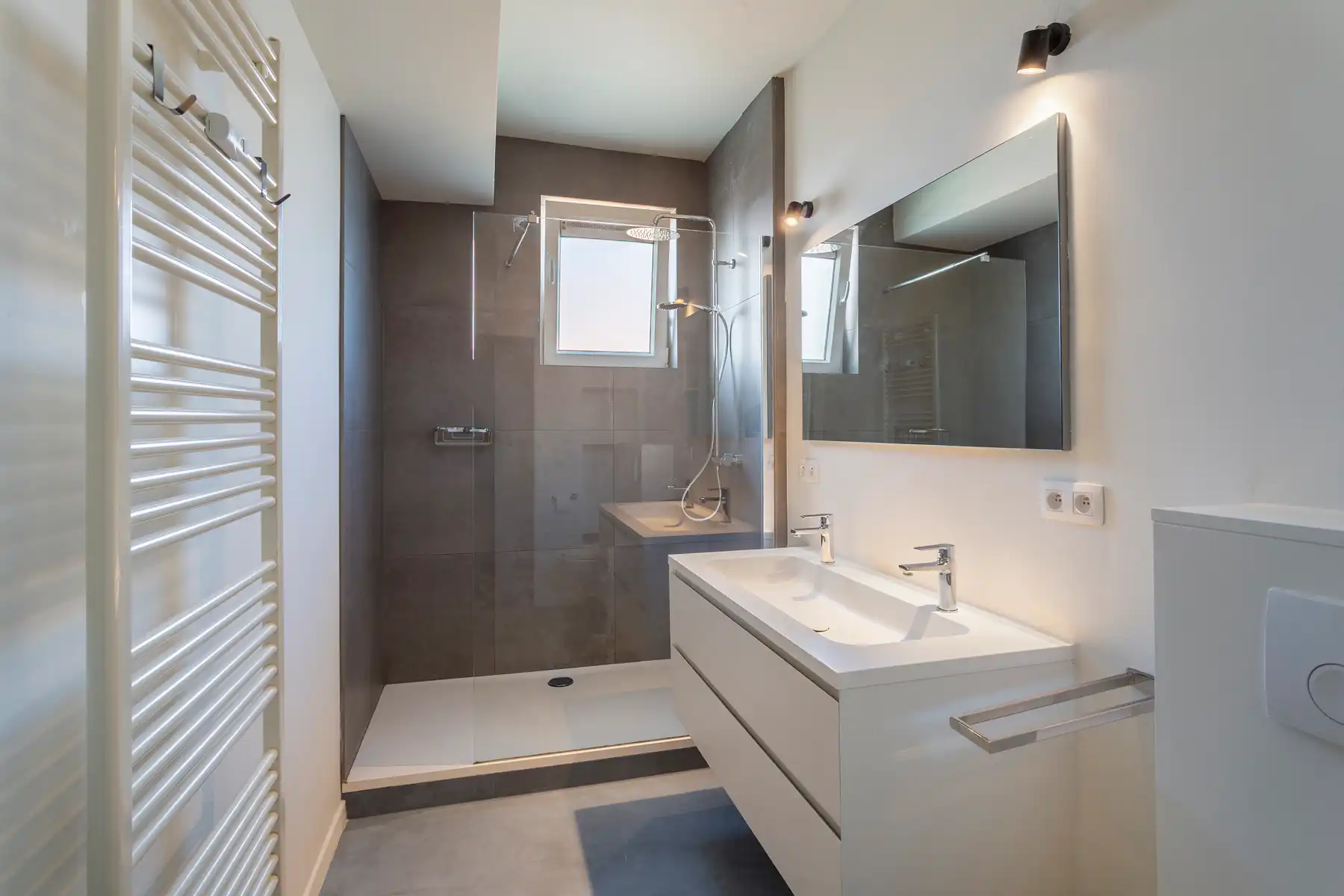 Ruim en lichtrijk appartement met terras op toplocatie! foto 14