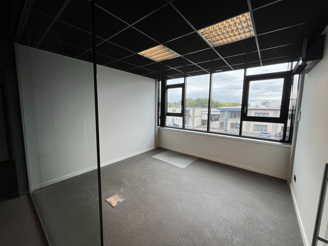 217m² kantoren + 696m² bedrijfshal foto 15