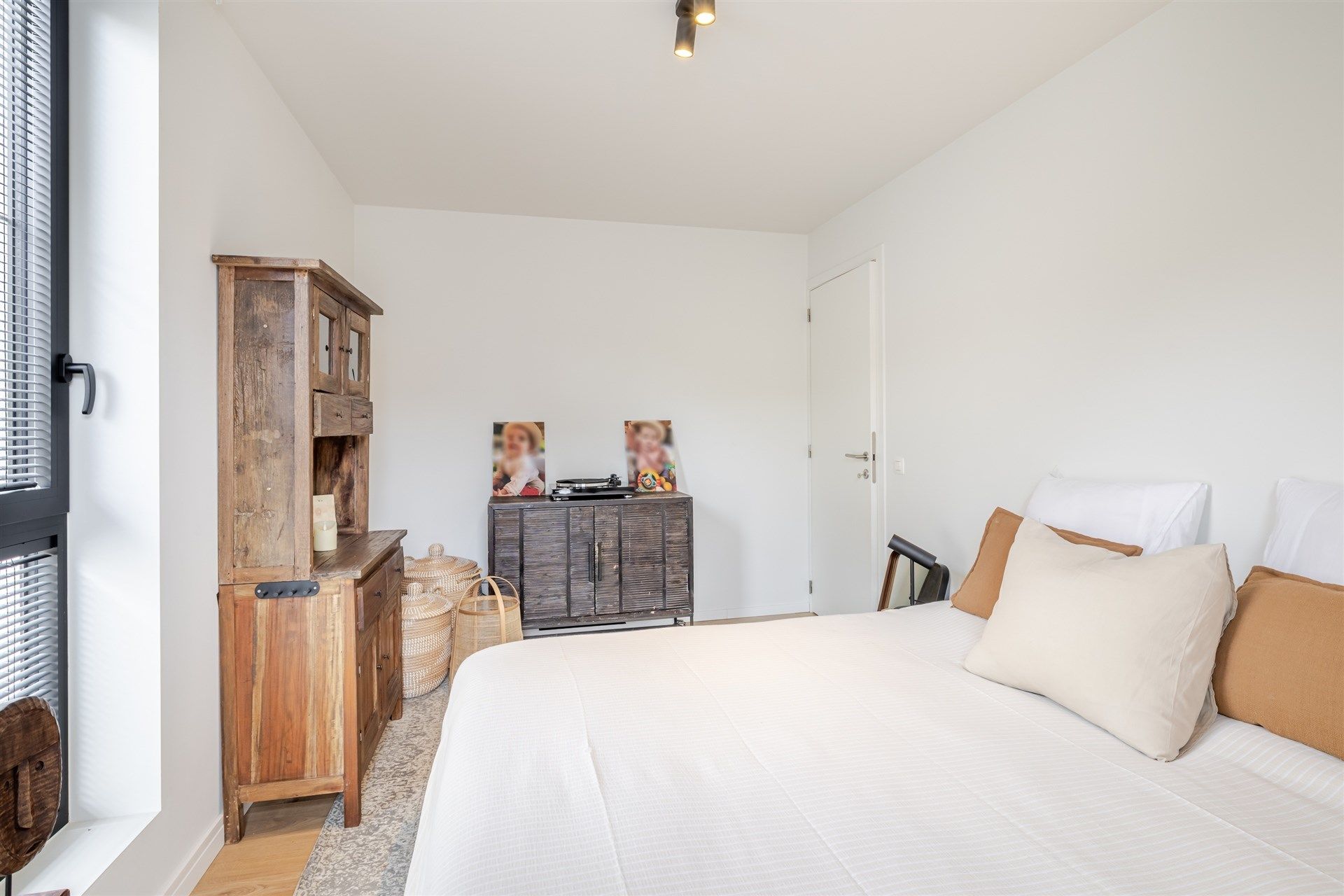 Subliem afgewerkte woning met tuin op topligging foto 20