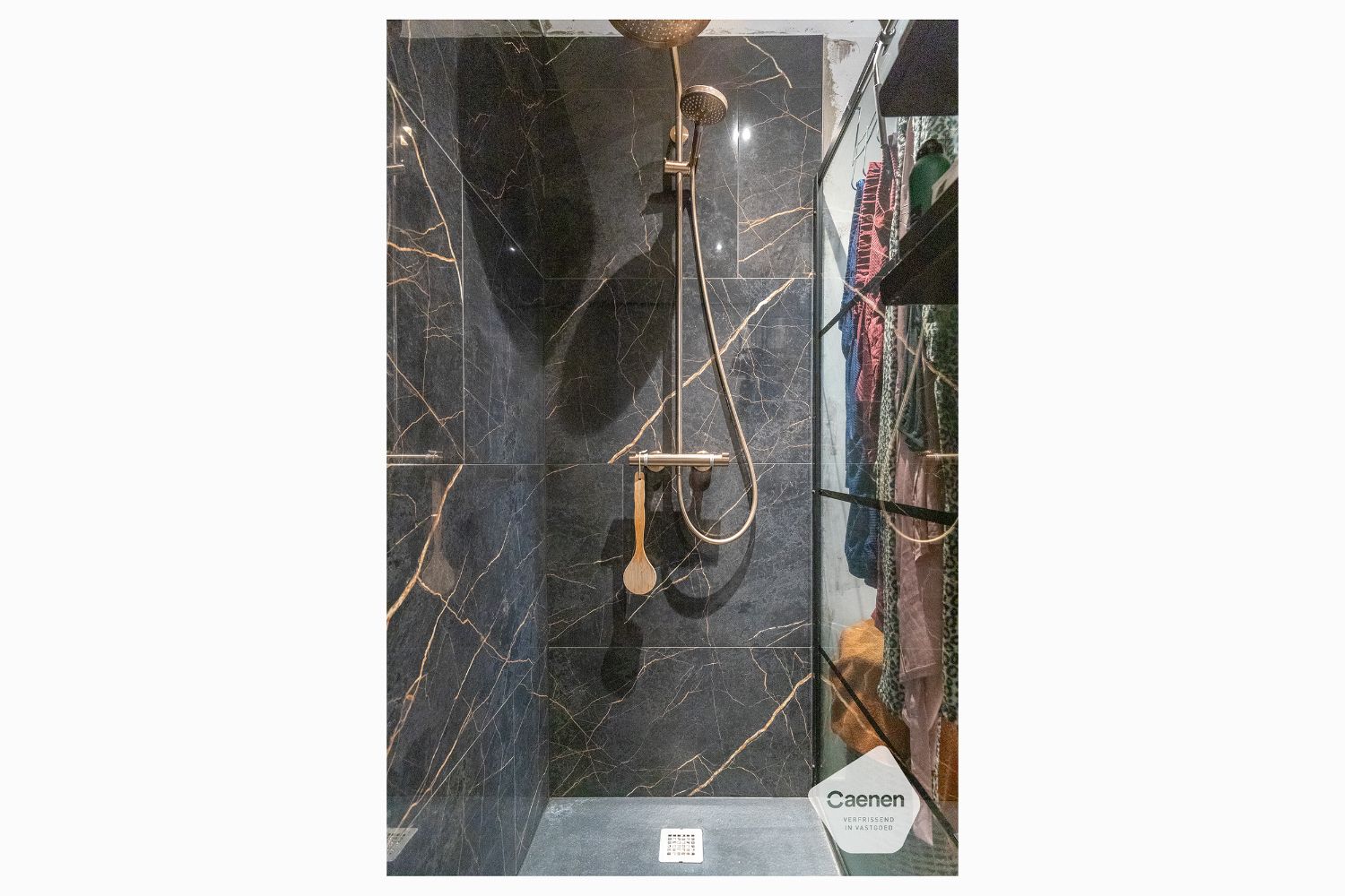 Recente instapklare woning ( BJ 2021) in een doodlopende straat met 4 slaapkamers, carport en tuin. foto 11