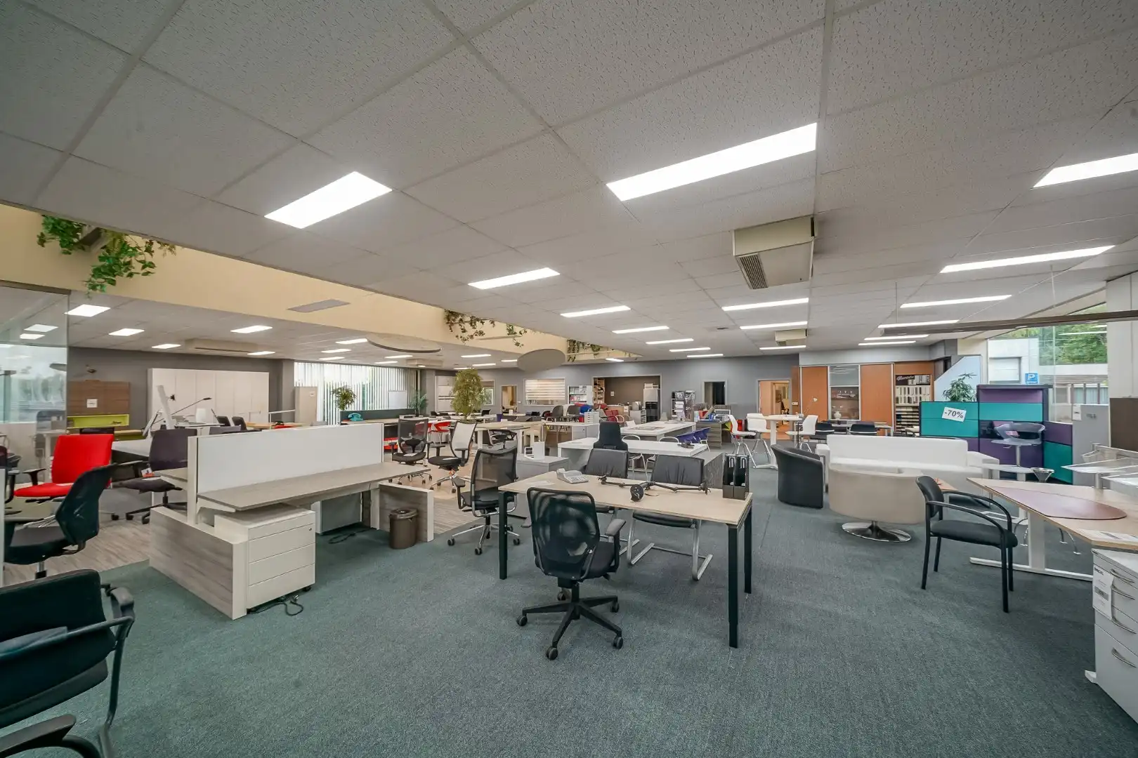 Winkelruimte met magazijn en woonst te Oostende foto 11