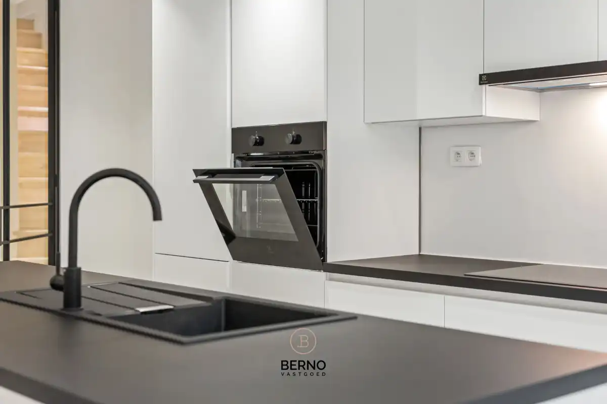 Prachtige (ver)nieuwbouw met autostaanplaats vlakbij de 'Heide' foto 6