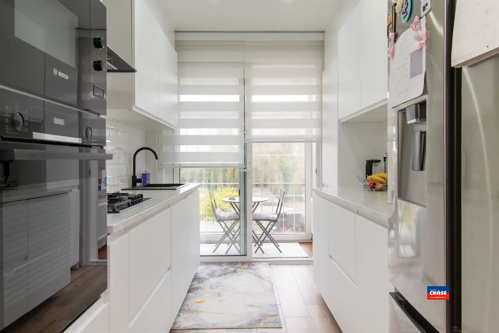 Gerenoveerd appartement met twee ruime slaapkamers en terras foto 13