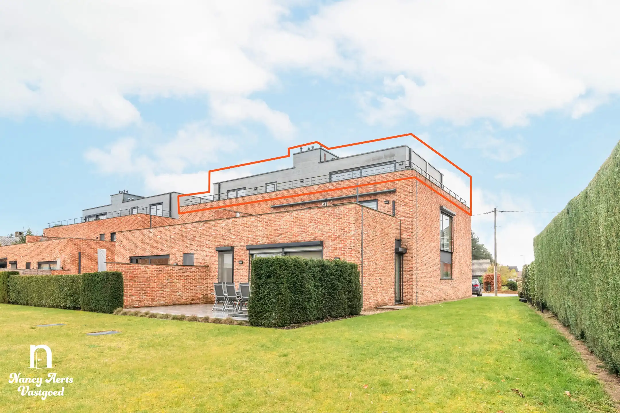 Lichtrijk penthouse met groot rondom terras en 2 parkings foto 30