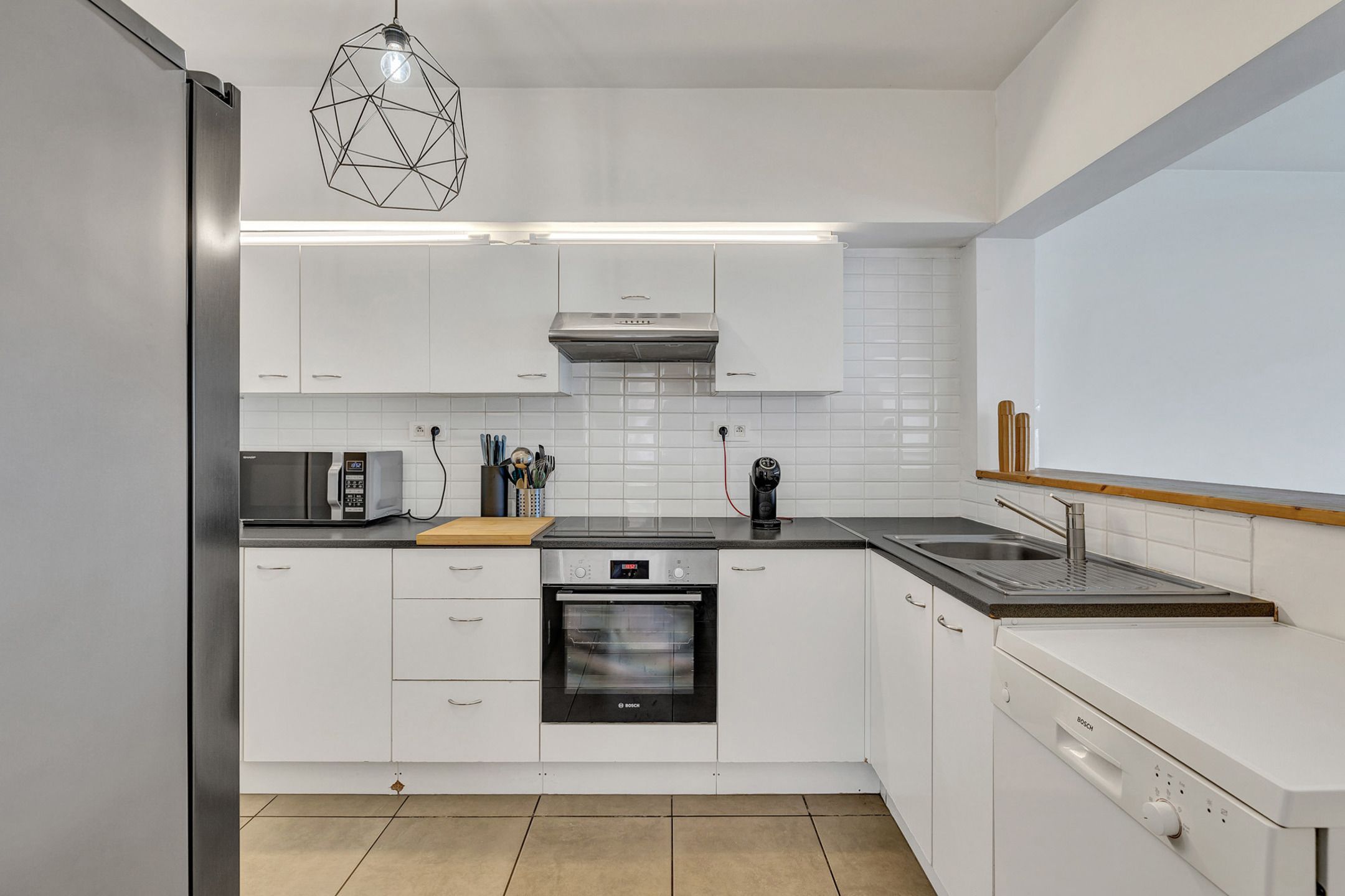 Instapklare woning met tuin en garage in rustige straat  foto 7