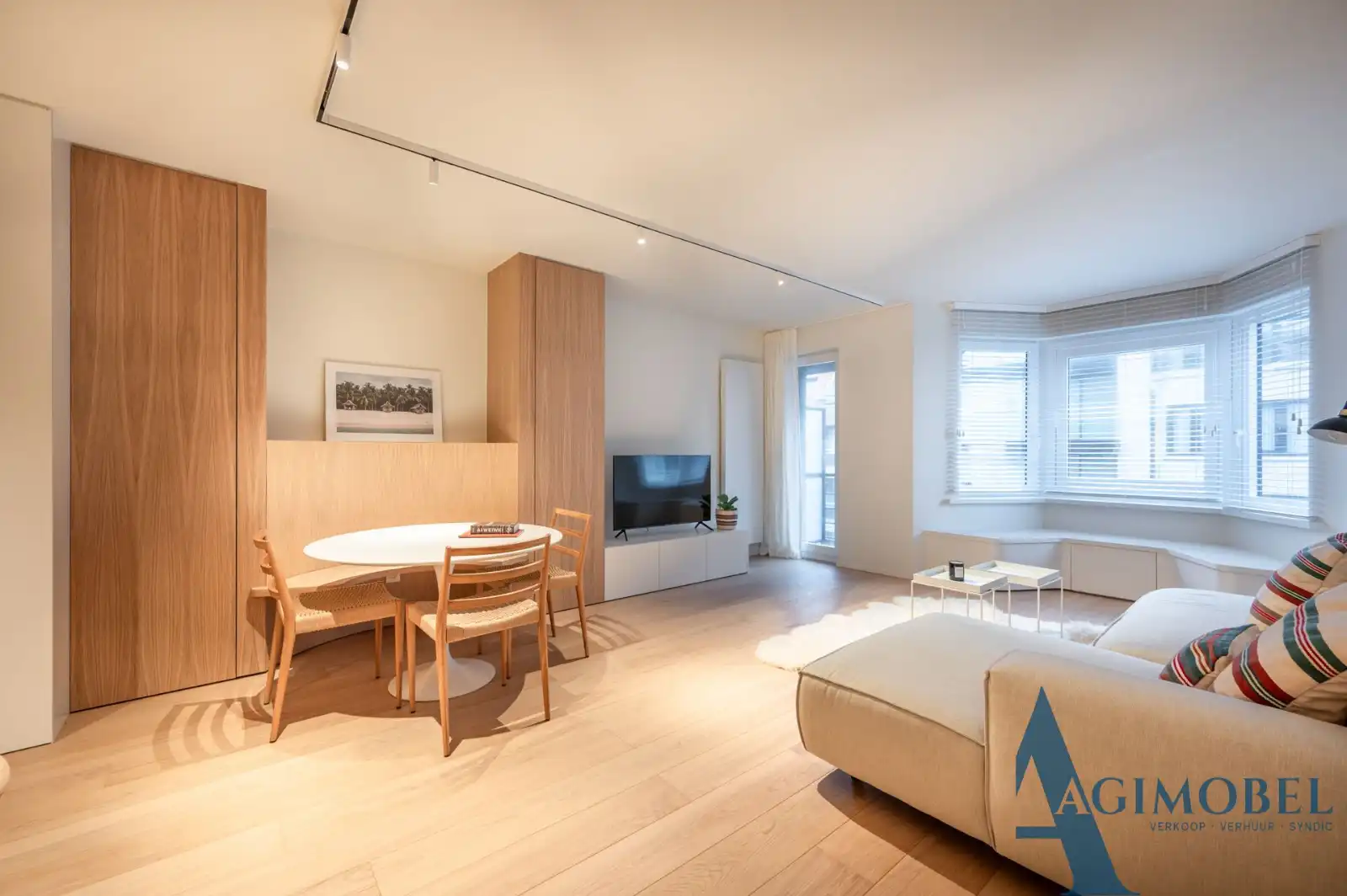 Uniek 2 slaapkamer - appartement met zeezicht en verfijnde architecturale touch. Vlakbij de Zeedijk. foto {{pictureIndex}}