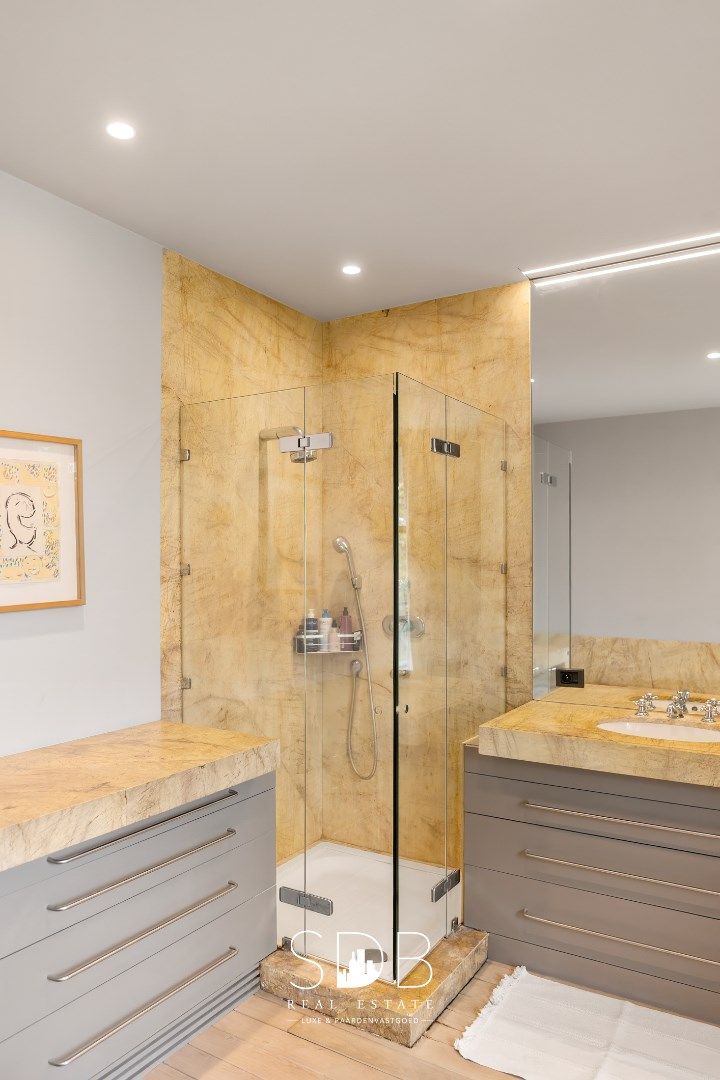 Prachtige villa met hippische accommodatie en graslanden op +/- 23 ha foto 24