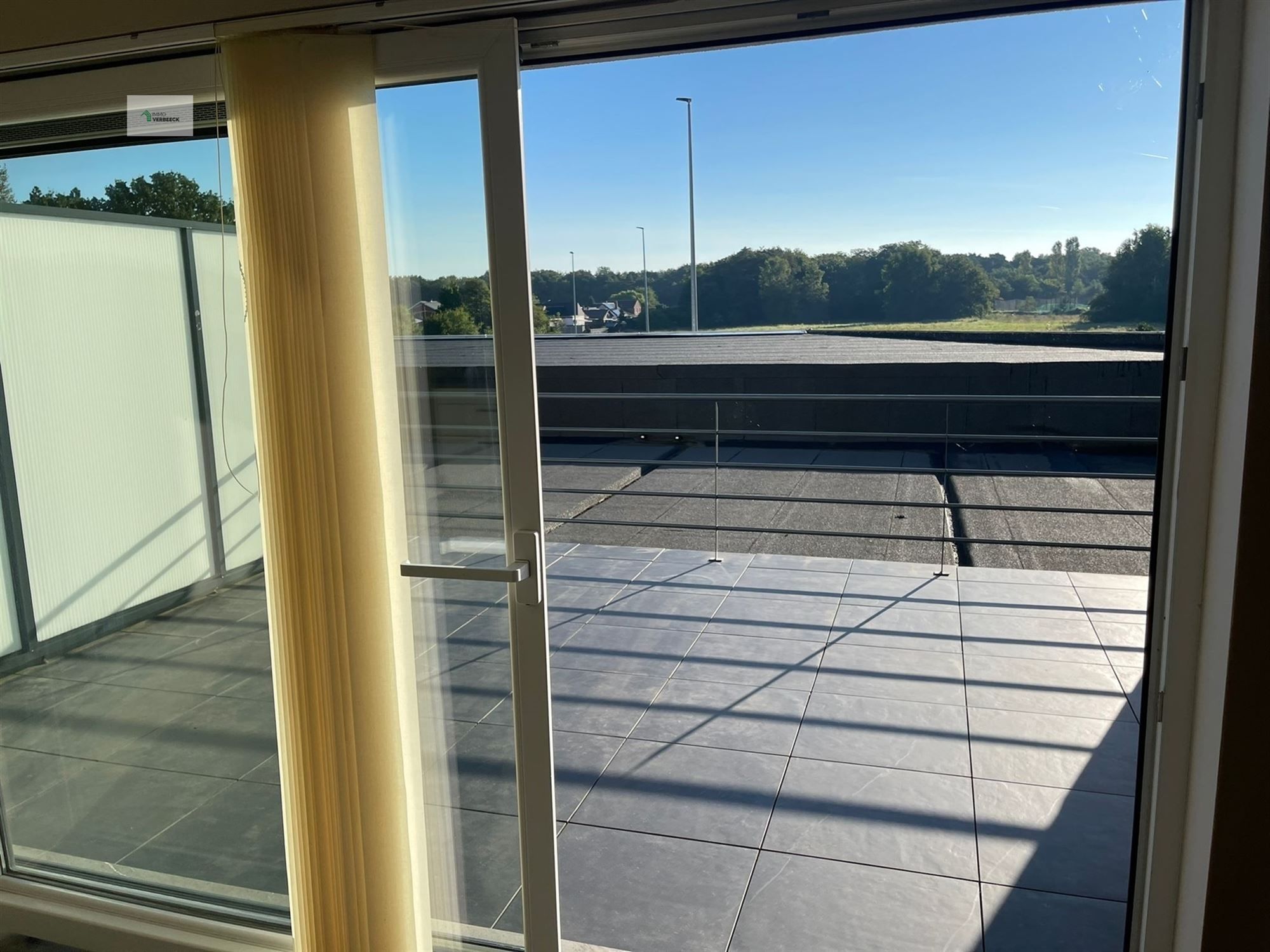 Instapklaar één slaapkamer appartement met afgesloten garage foto 4