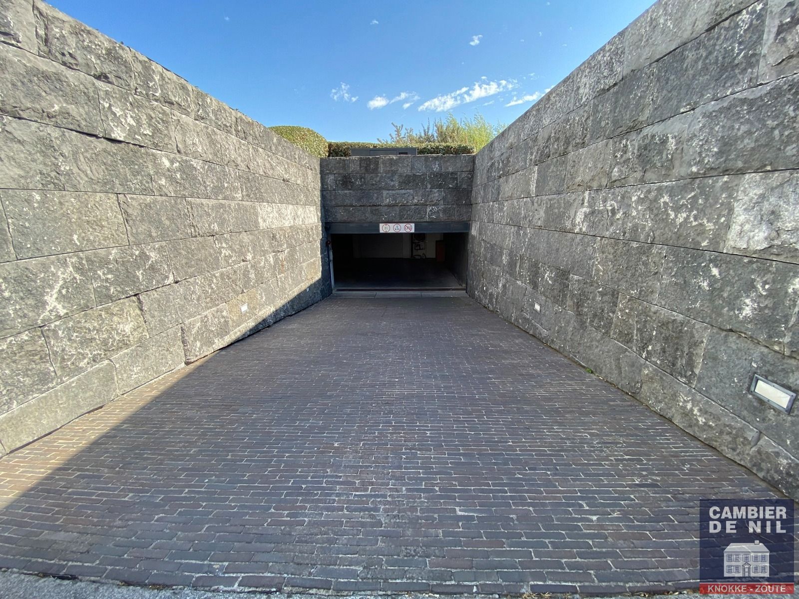 Ruime garagebox in residentie Katelijne - Kustlaan 166 foto 3