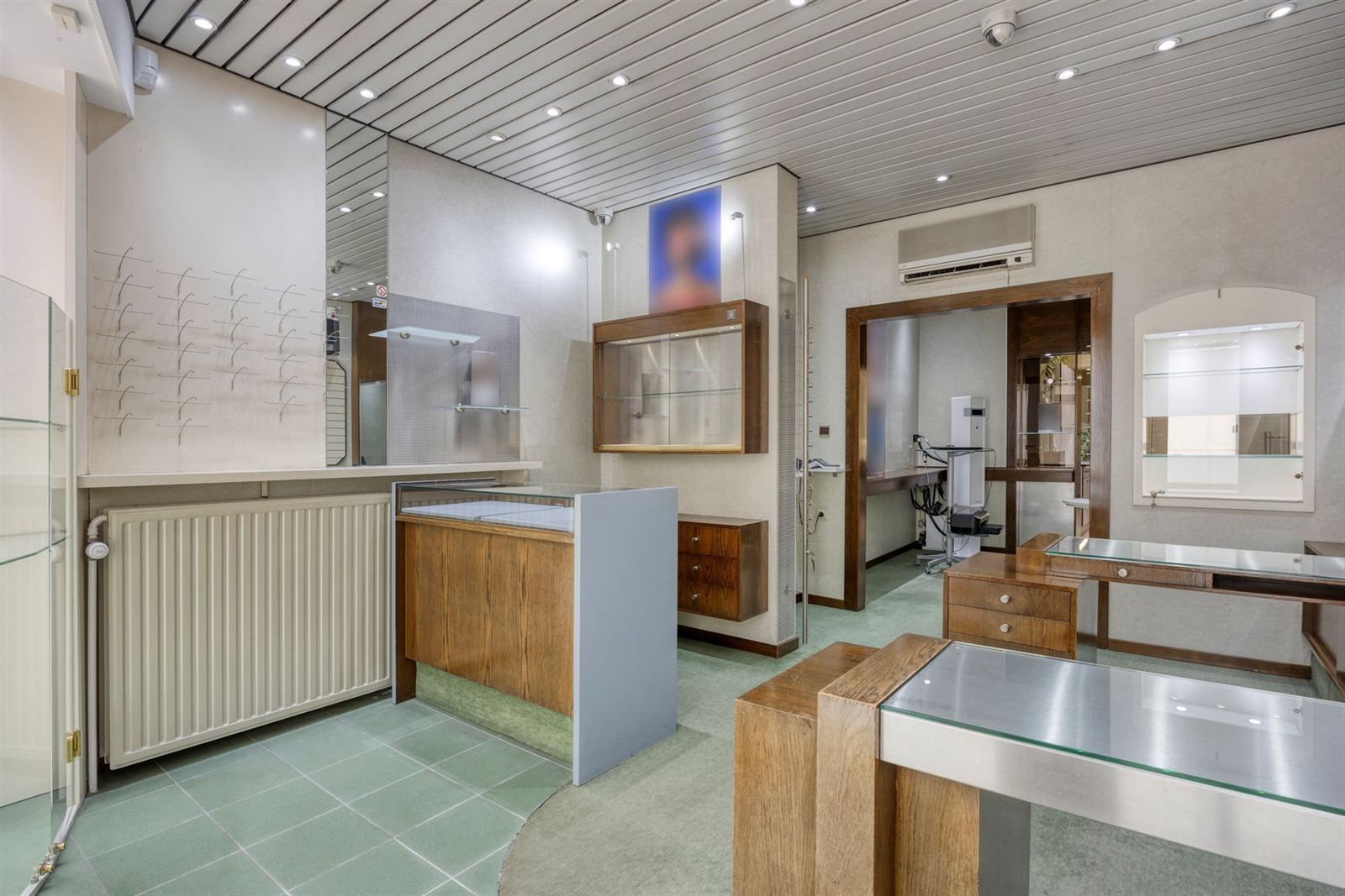 Opbrengsteigendom met handelsruimte en 3-kamer duplex appartement foto 5