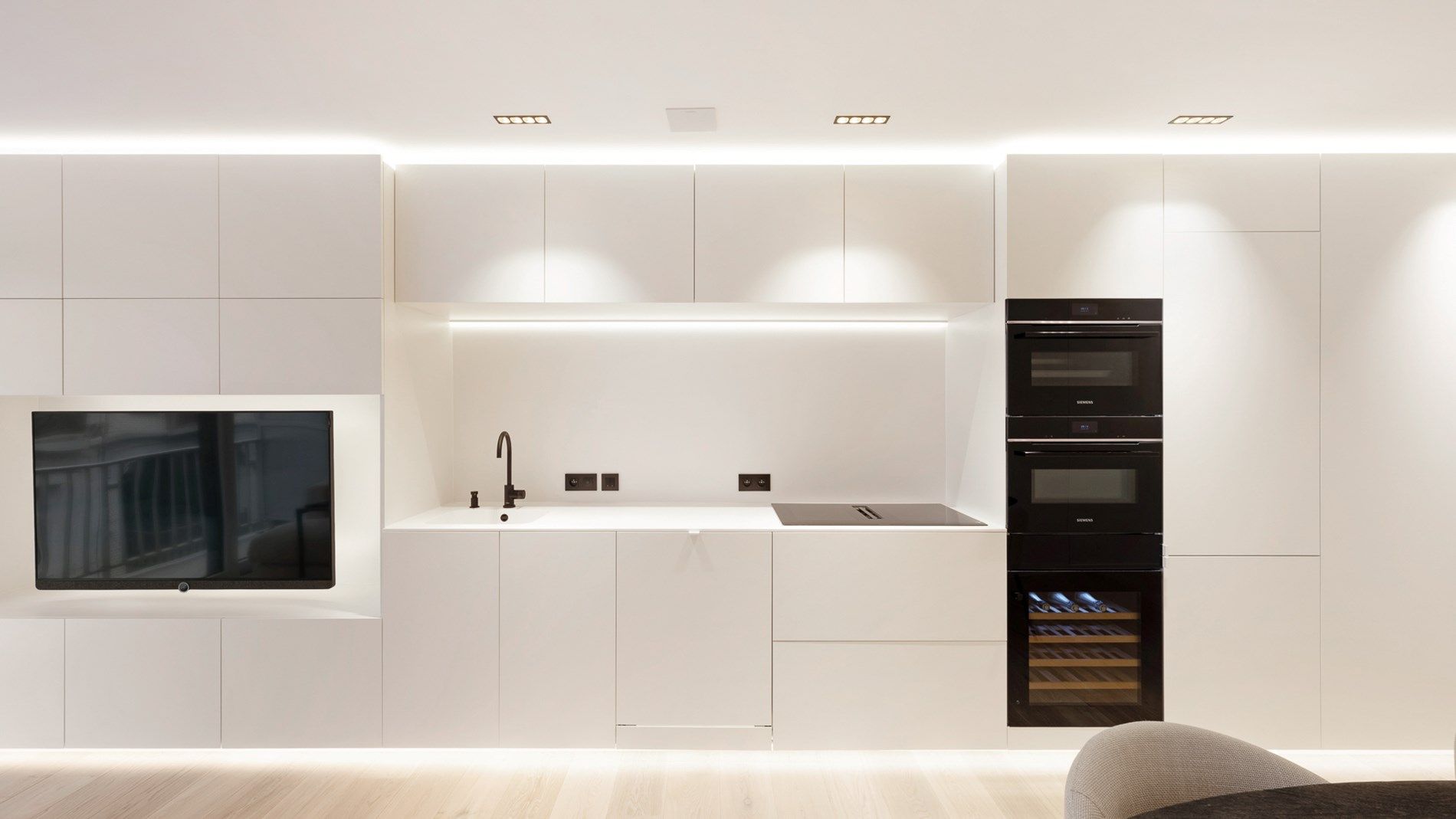 Subliem gerenoveerd appartement aan de Zeedijk foto 4