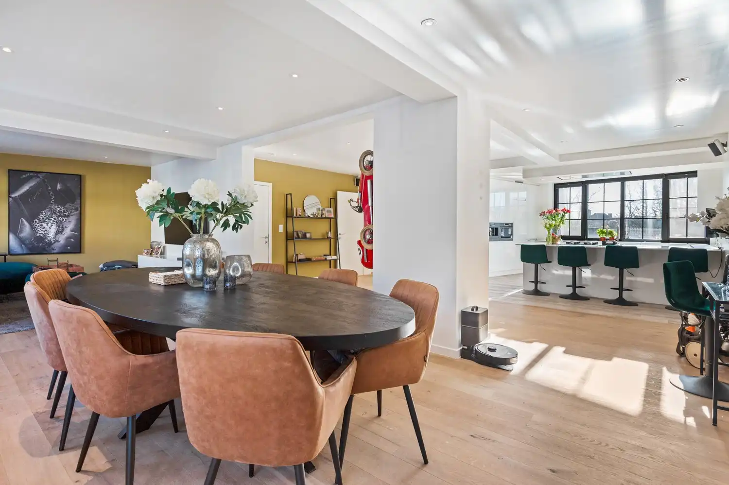 Prachtige duplex (240m²) met eigen inkom, 4 slaapkamers & terras foto {{pictureIndex}}