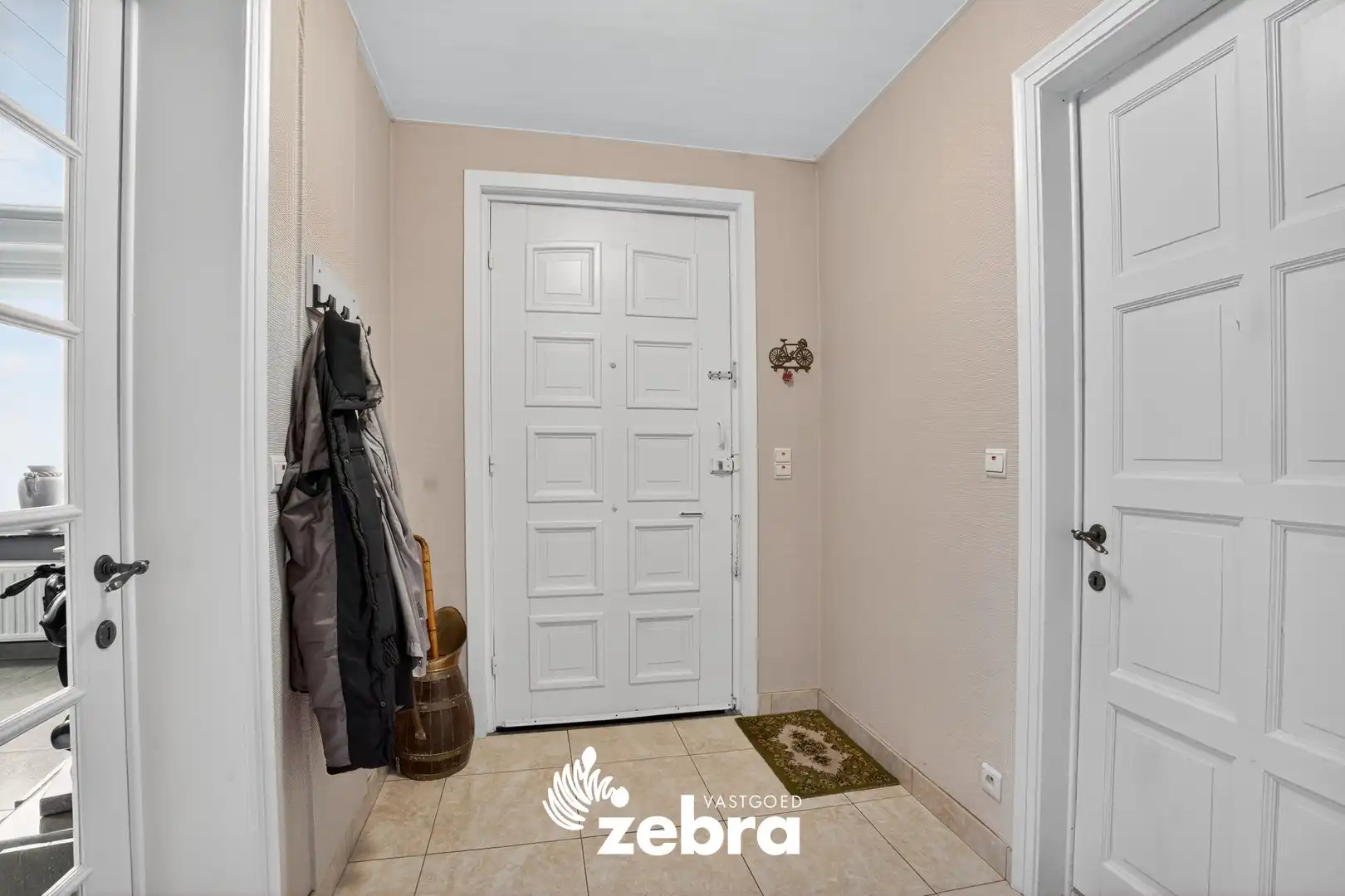 Unieke burgemeesterswoning met authentieke charme, 6 slaapkamers en grote tuin nabij IJzer te Roesbrugge! foto 2