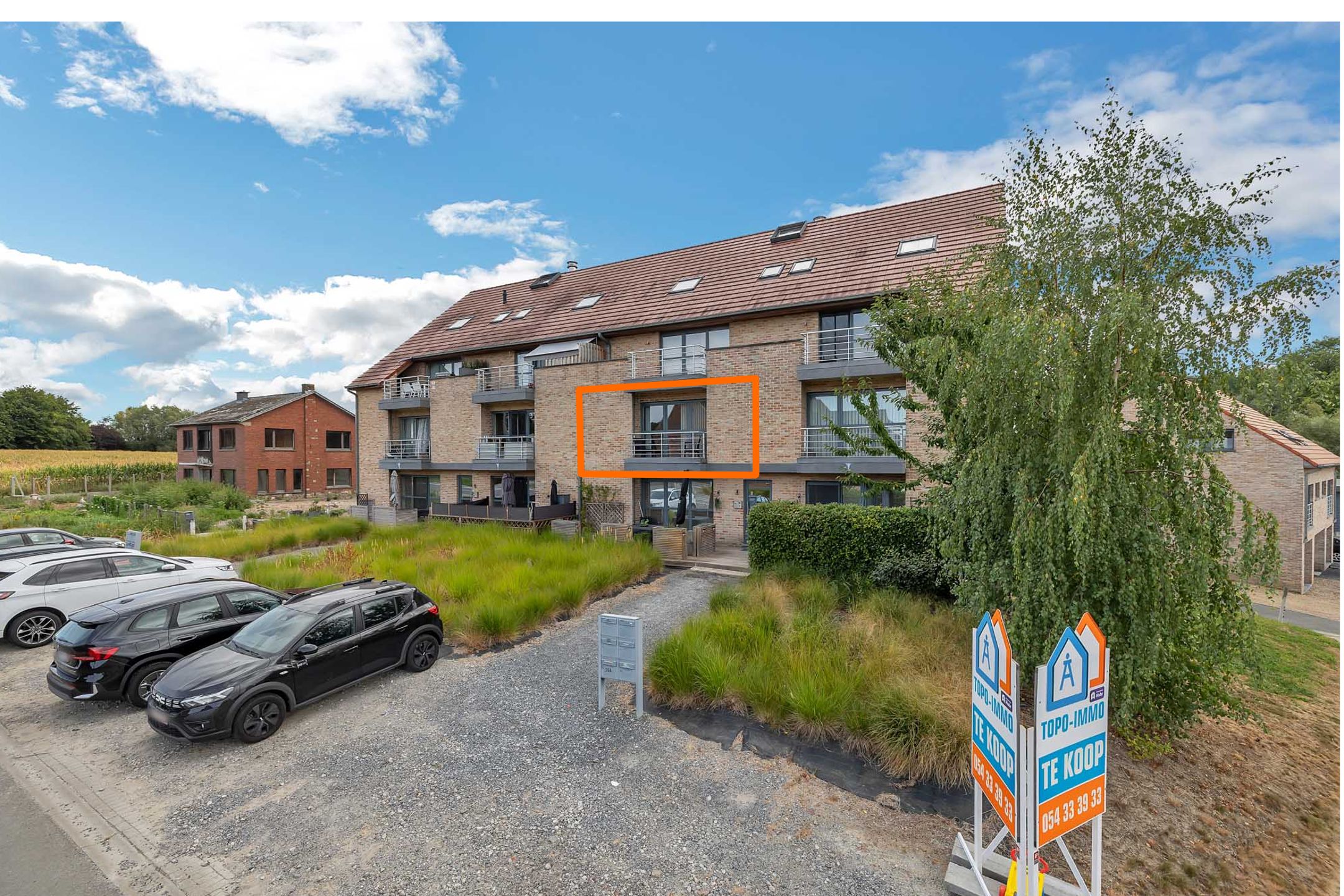 Instapklaar appartement met garage en ruime kelderberging foto {{pictureIndex}}