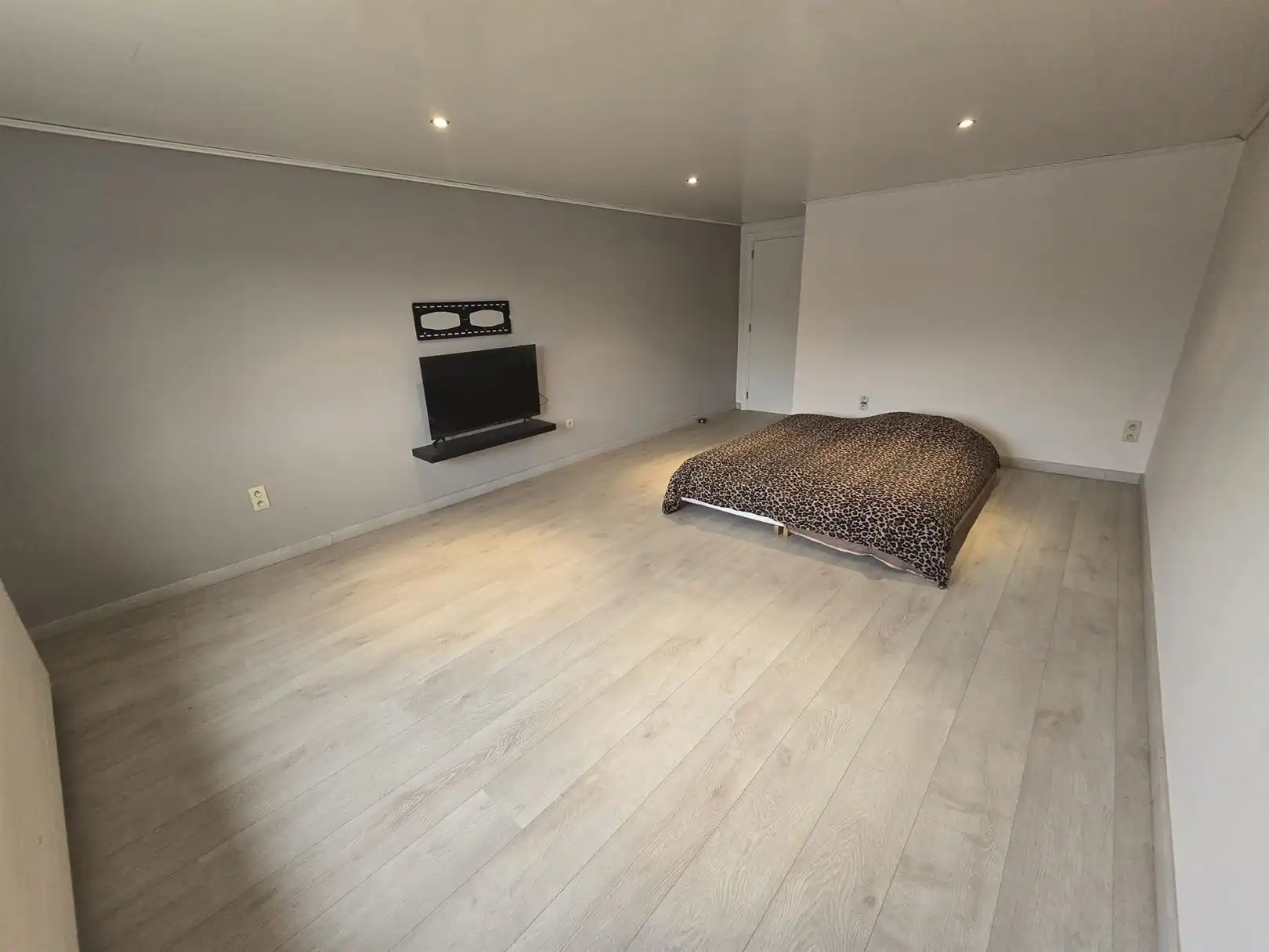 Ruime woning met 5 slaapkamers gelegen aan de E313 foto 16