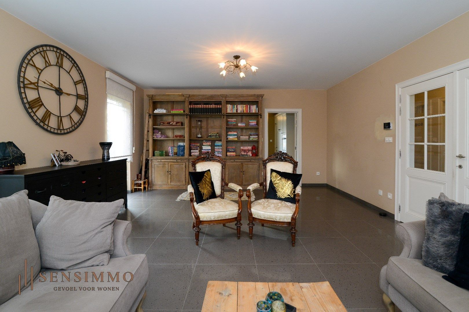 Ruime woning van 383m² bewoonbare oppervlakte met 6 slaapkamers – ideaal voor bedrijven en huisvesting van werknemers. foto 5