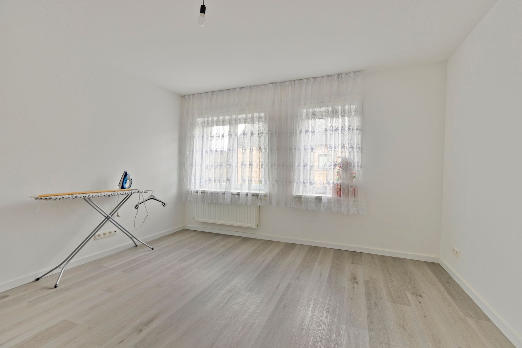 Gerenoveerde woning met drie slaapkamers foto 26