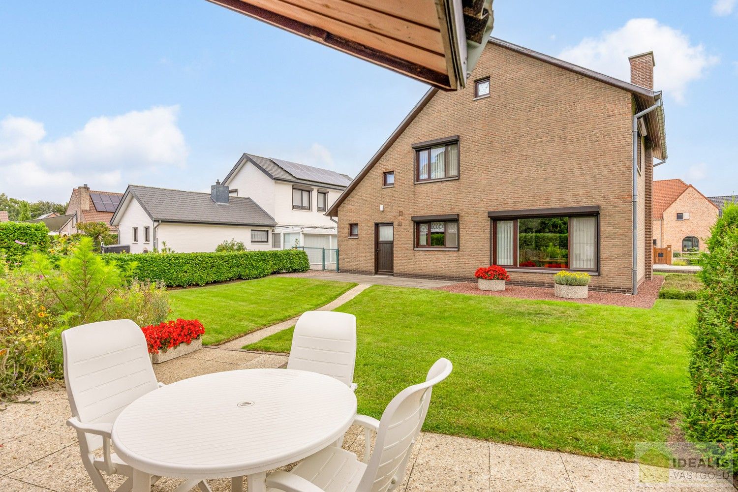 IDEALIS VASTGOED - INSTAPKLARE GEZINSWONING OP EEN RUSTIG PERCEEL VAN 12A 46CA MET 3 KNAPPE SLAAPKAMERS foto 26