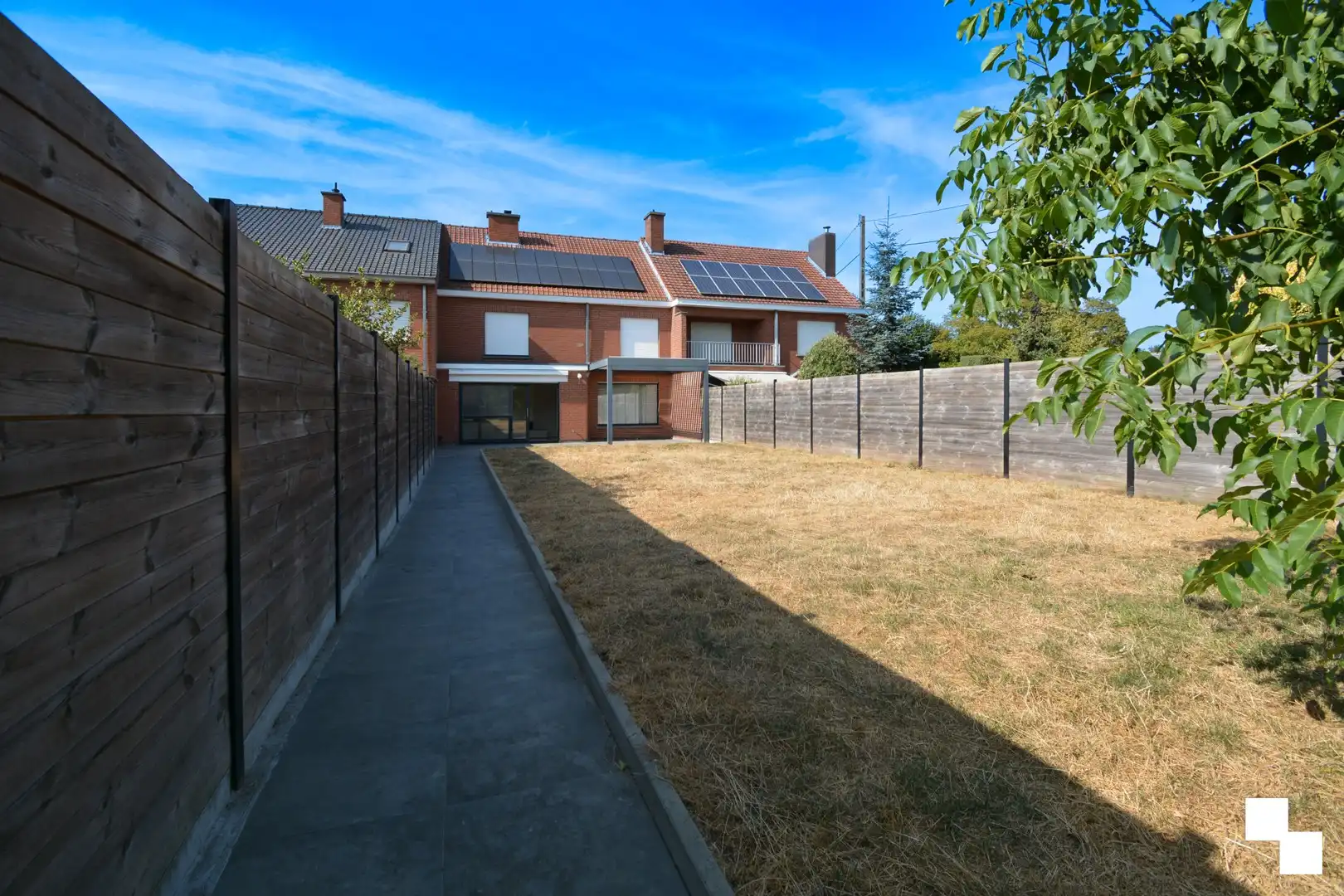 Ruime gesloten woning met 3 slaapkamers en prachtige tuin foto 26