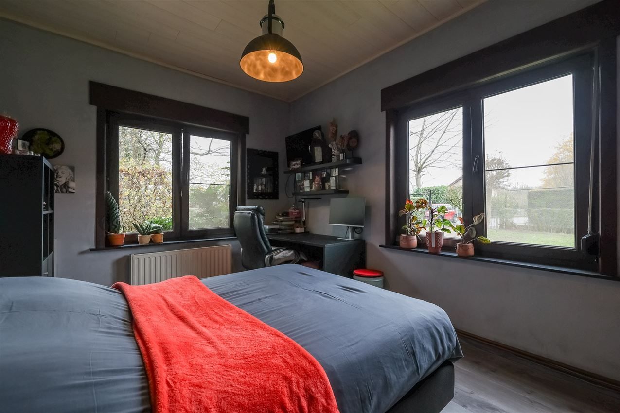 Rustig gelegen woning met weiland en stallen foto 17