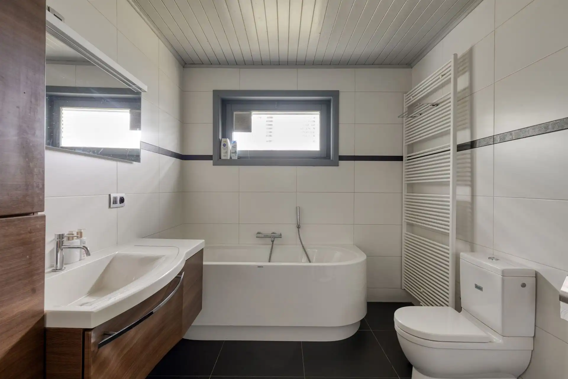 Charmante villa van 424 m² met 4 slpks, royale garage en tuin! foto 12