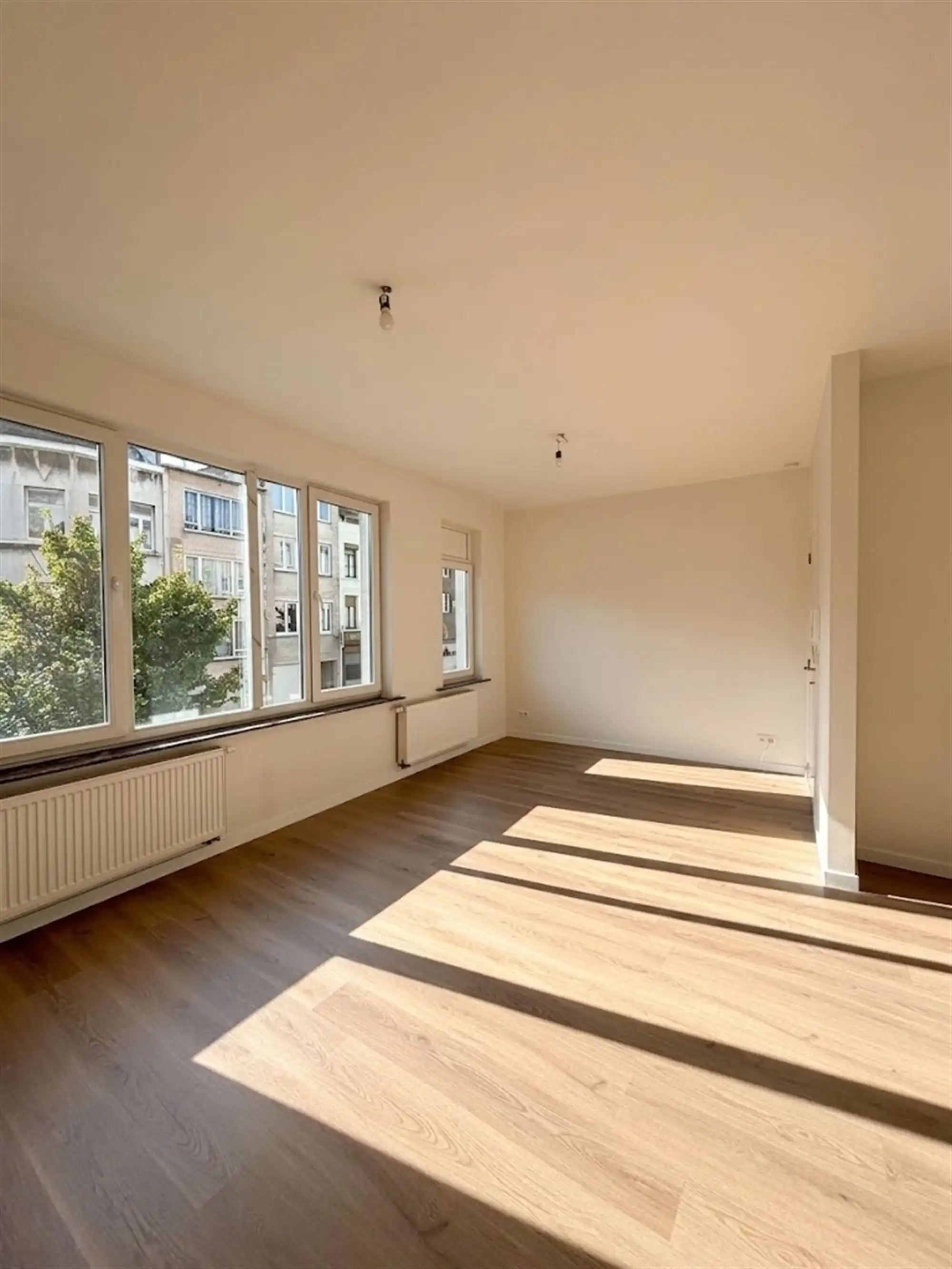 Instapklare gerenoveerde studio te Antwerpen foto 2