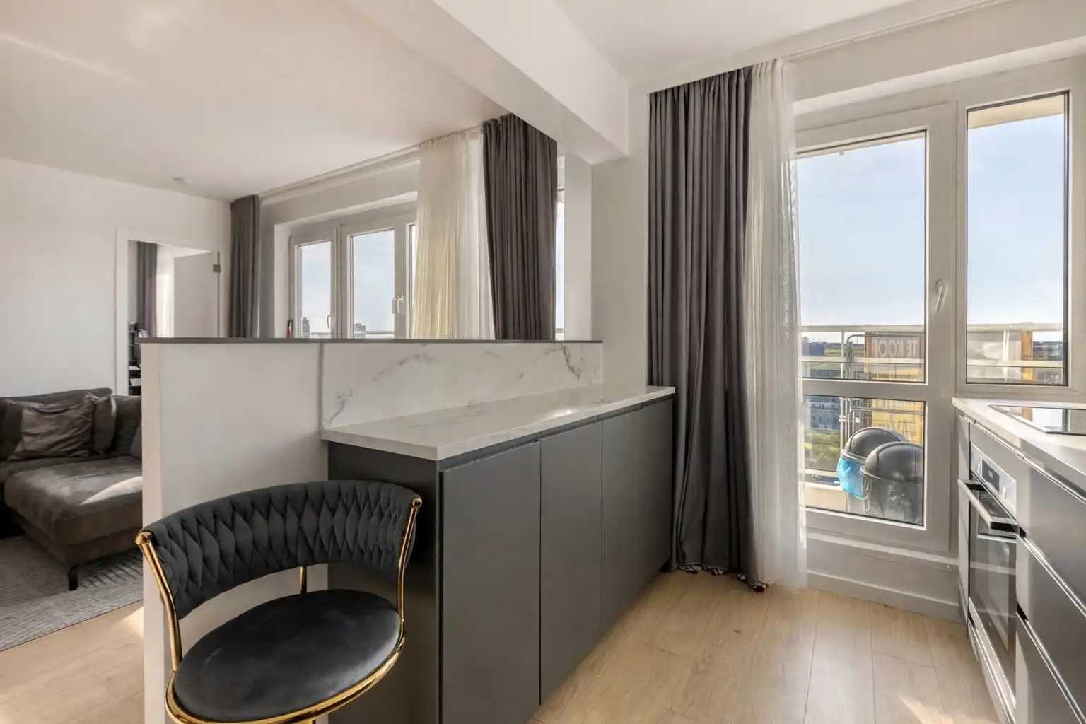 Lichtrijk gerenoveerd appartement op topligging foto 4