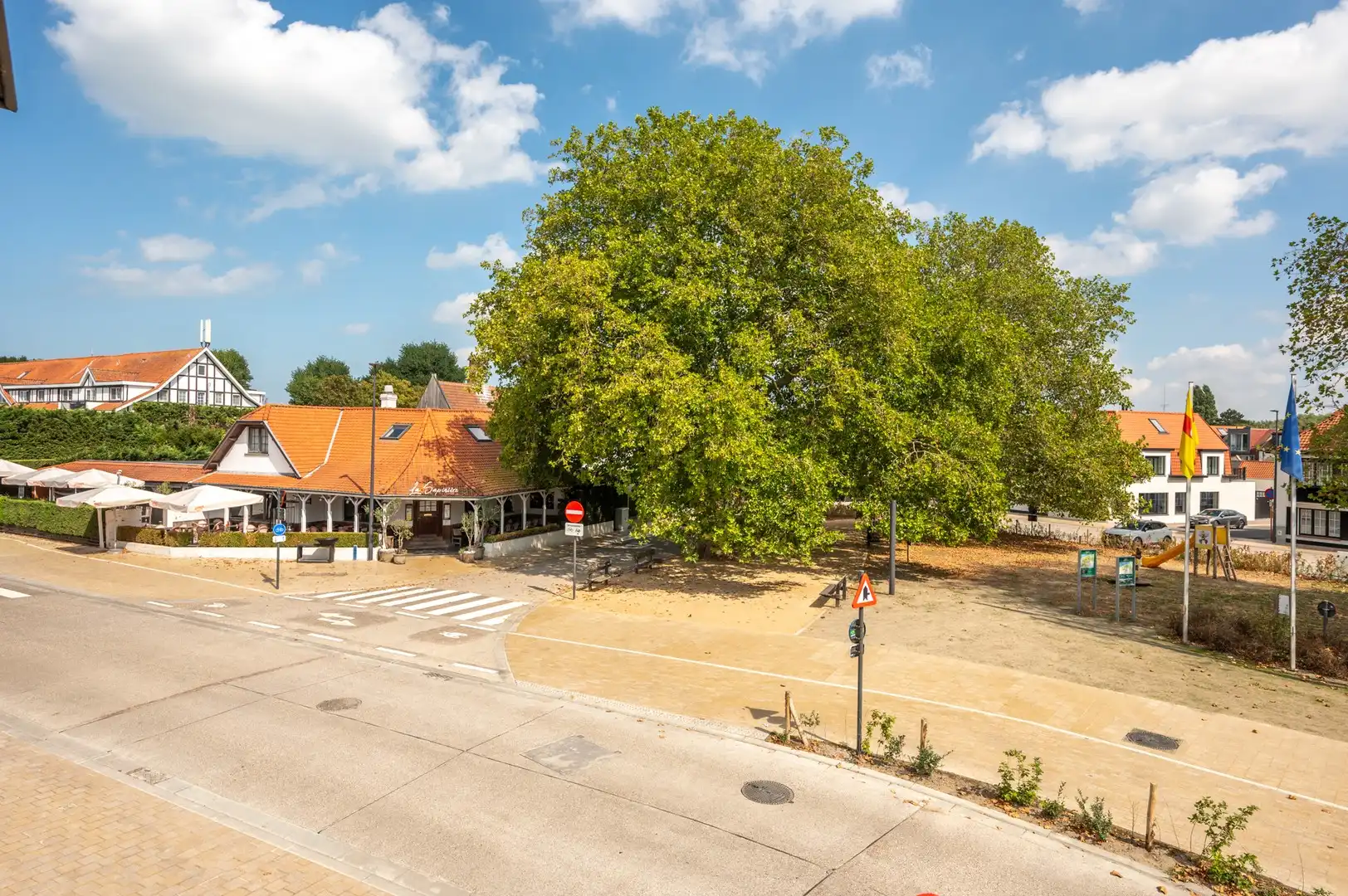 Recente woning aan het karaktervolle Oosthoekplein. foto 12