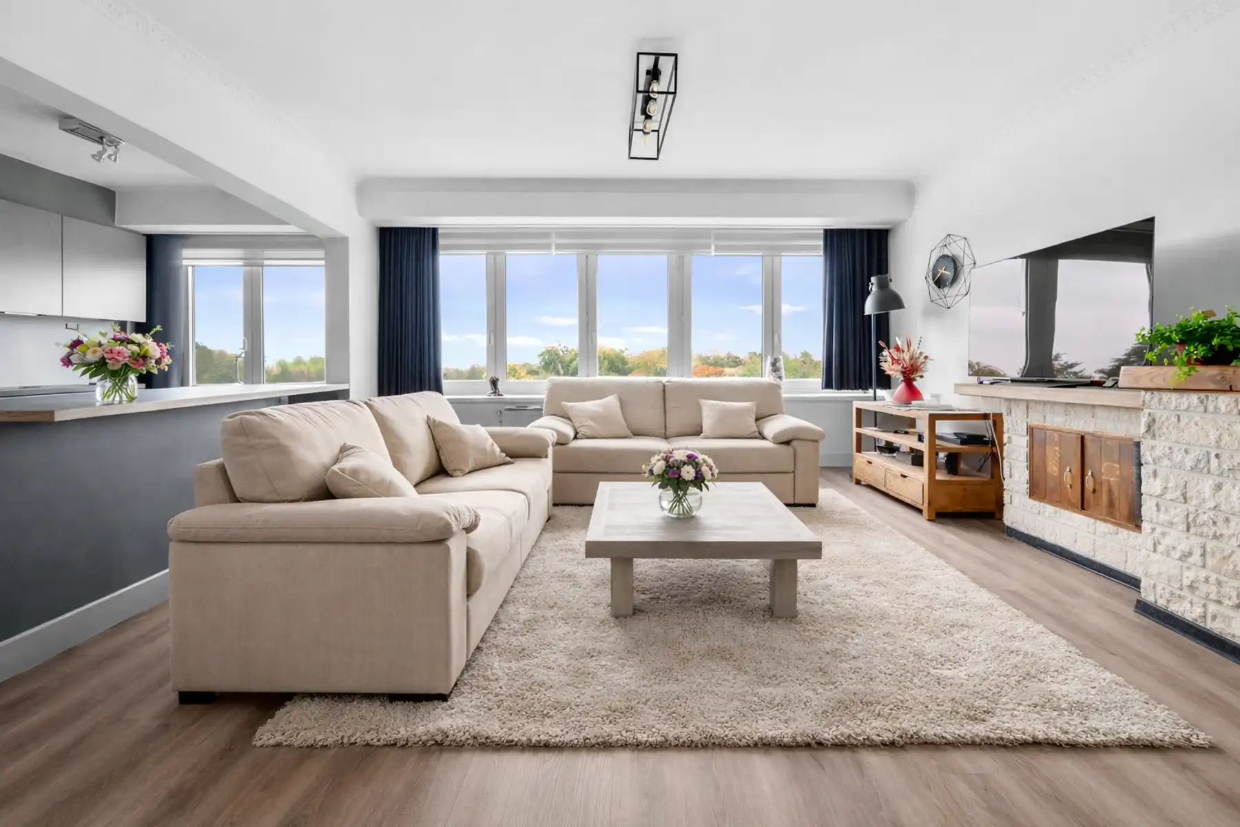 Ruim appartement met panoramisch zicht op de 6de verdieping foto {{pictureIndex}}