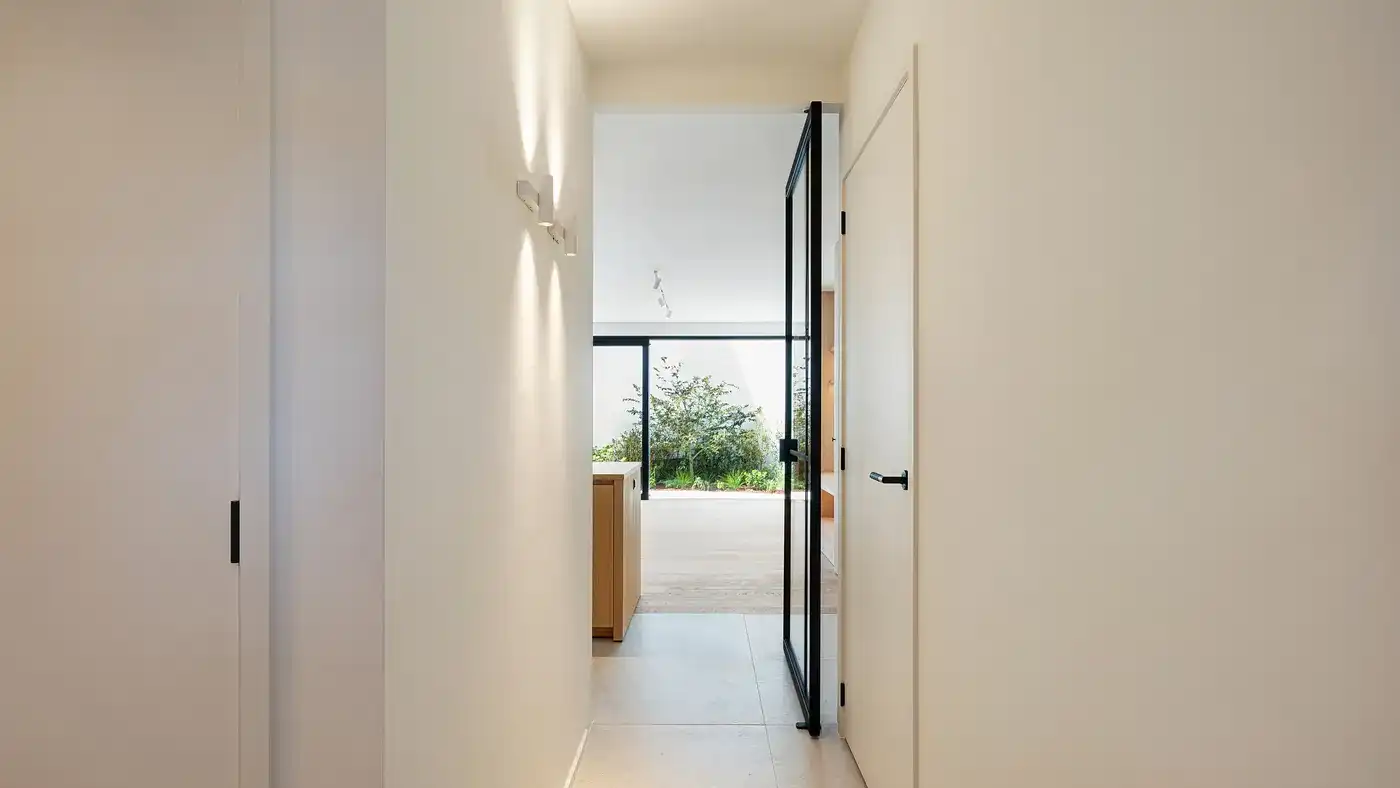 Ruime nieuwbouw familiewoning met 5 slaapkamers, garage en zuid oriëntatie foto 2