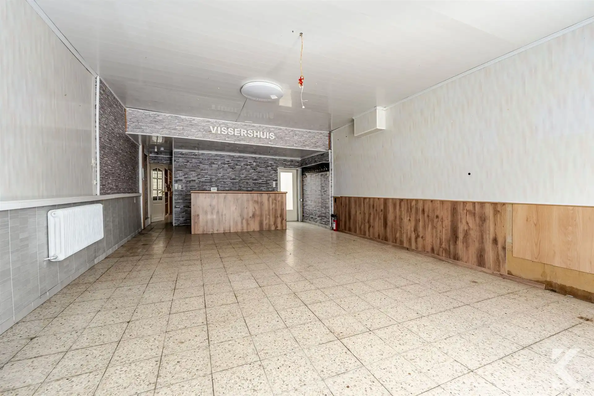 Te renoveren woning met veel potentieel en ruime zolder foto 3
