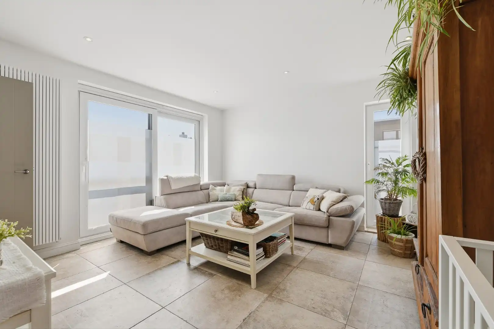 Moderne bel-etagewoning met polyvalente ruimte, zonnige tuin en energiezuinige afwerking foto 2