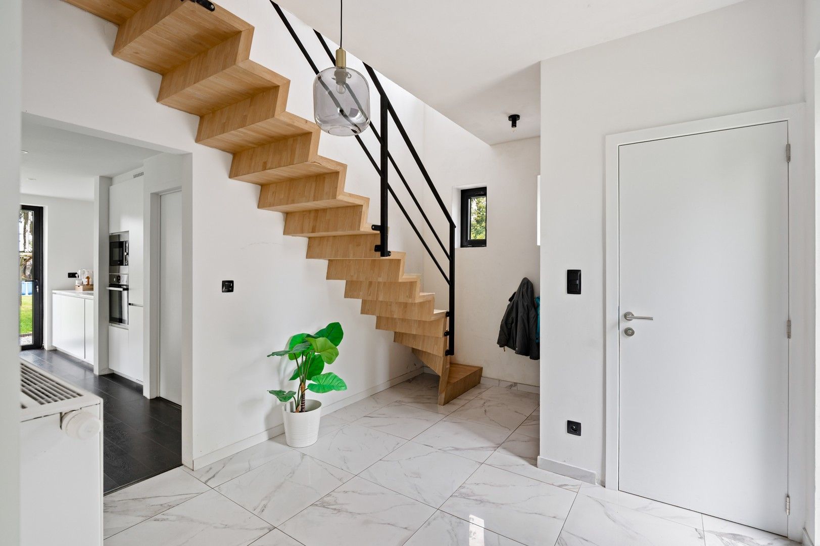 Moderne instapklare woning, perceel van 1102m² op topligging foto 2