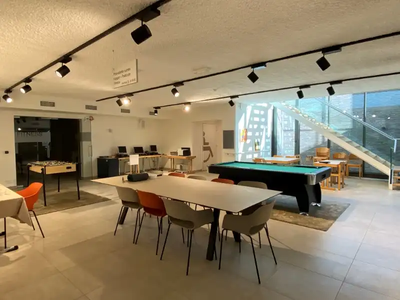 Instapklare assistentiewoning met een groot terras foto 15