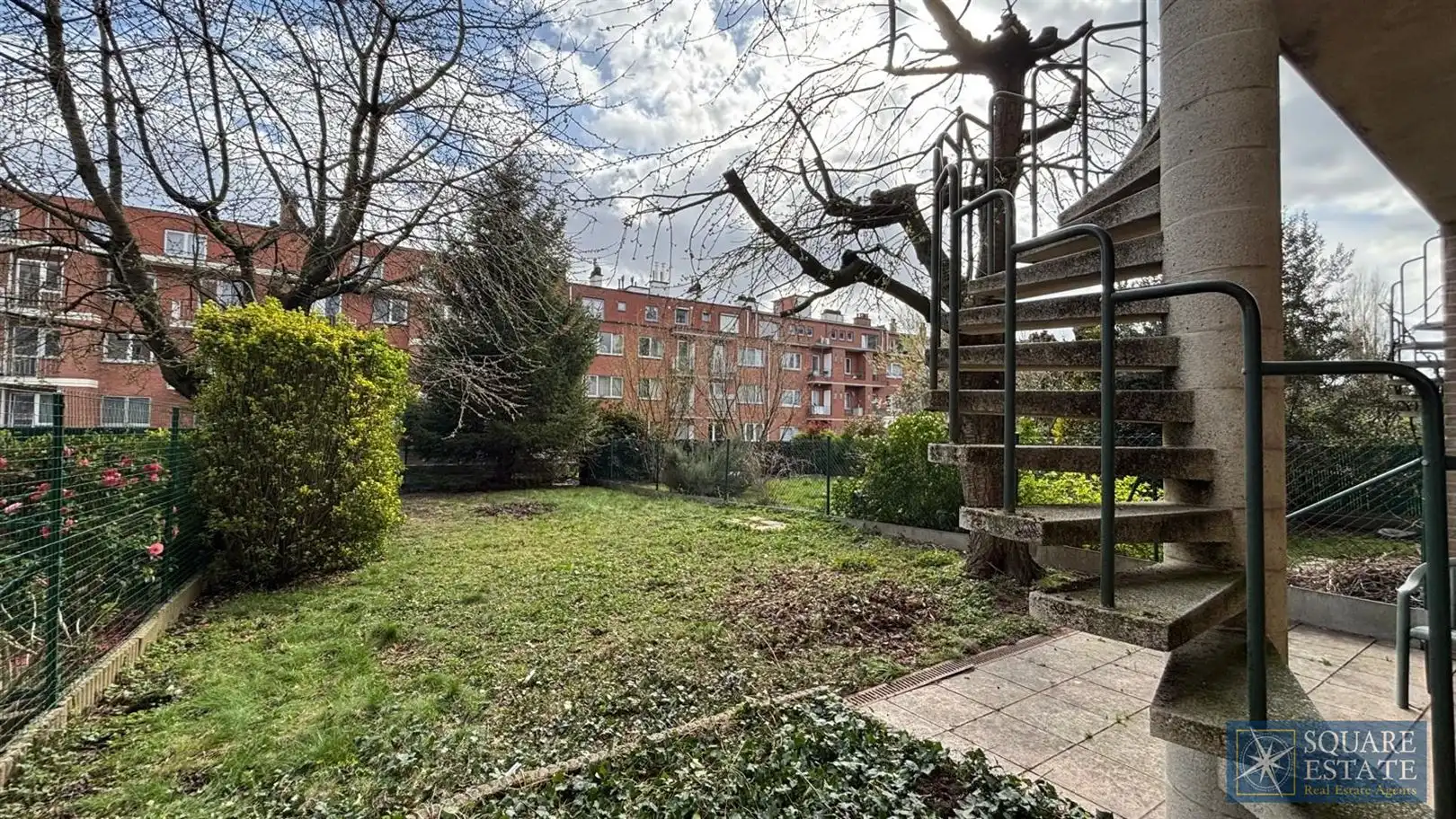 Prachtig appartement met twee slaapkamers, tuin, terras en dubbele garage  foto 11