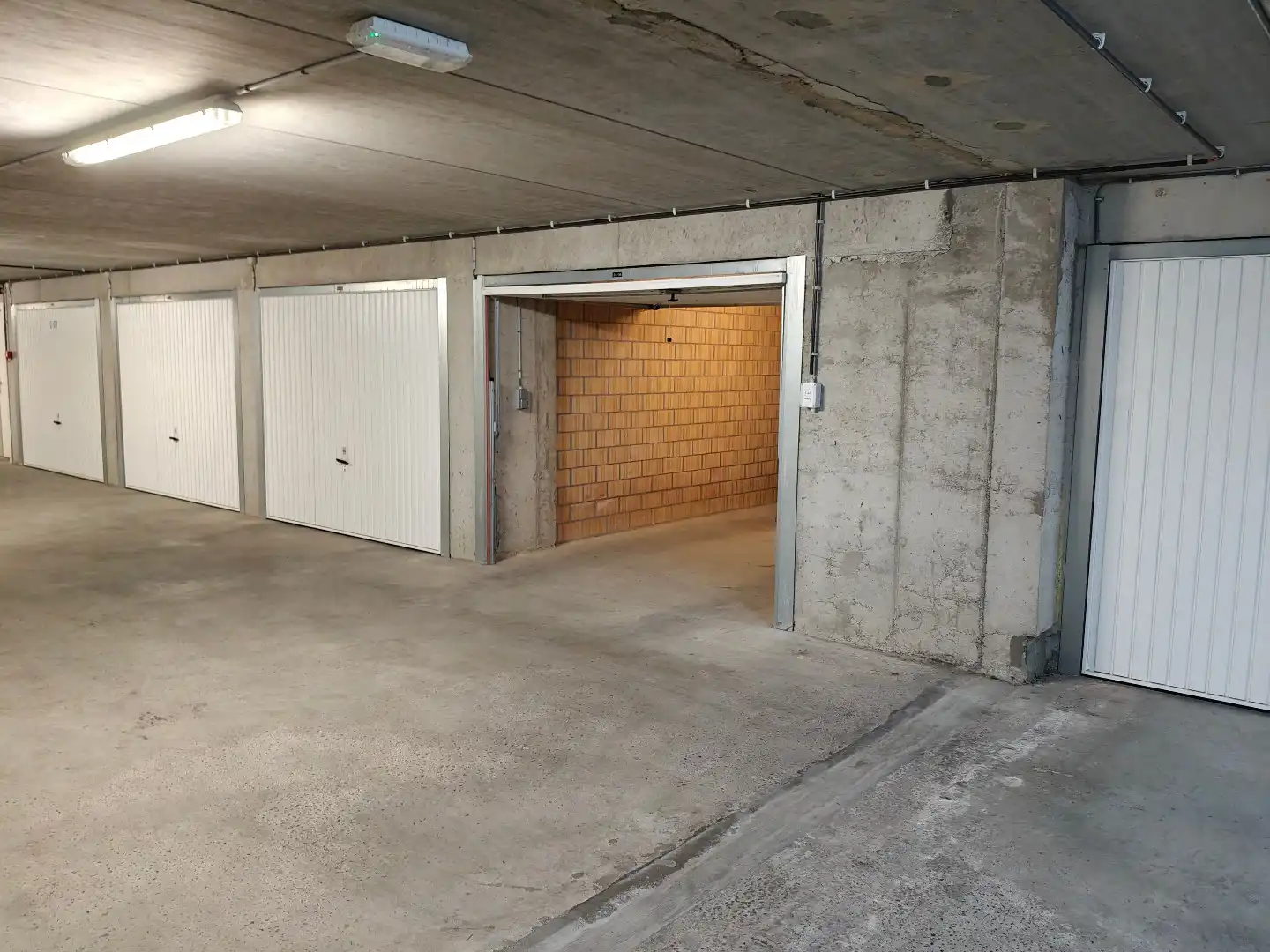 Ruime recente garage in hartje Middelkerke op enkele stappen van de Zeedijk! foto 2