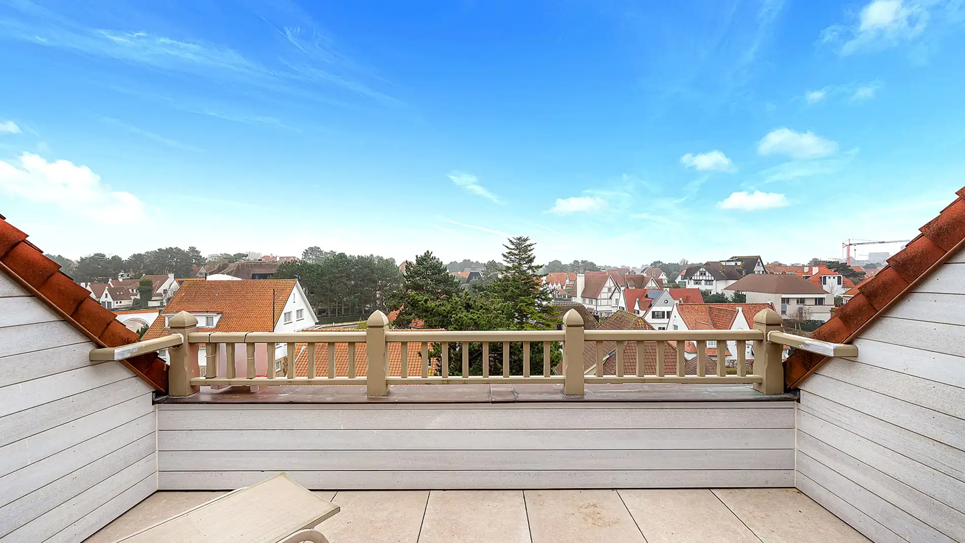 Ruim, zongericht dakappartement op toplocatie te koop foto 2