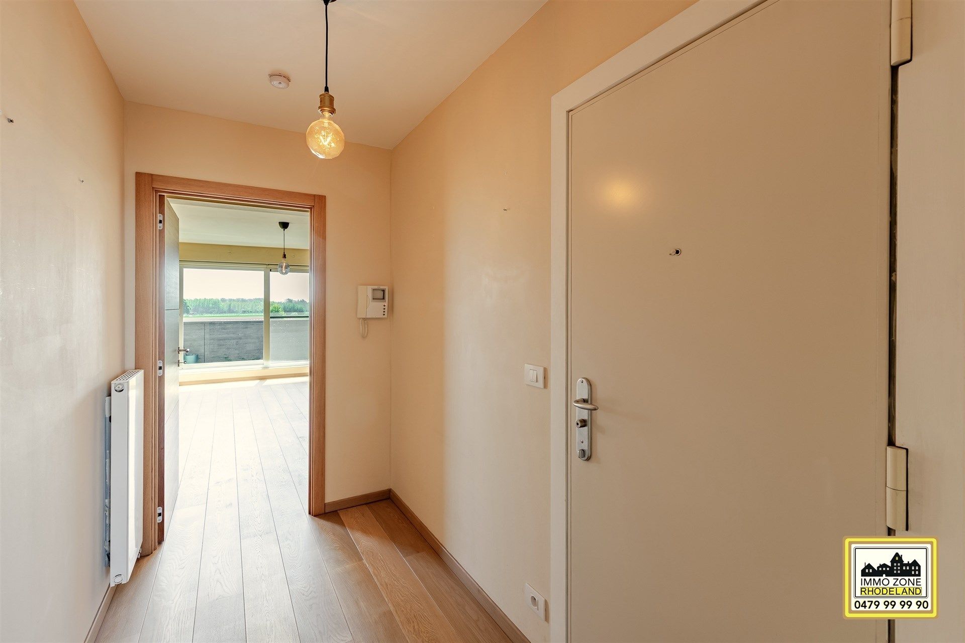 Ruime duplex met 3 slaapkamers met terras.  foto 2