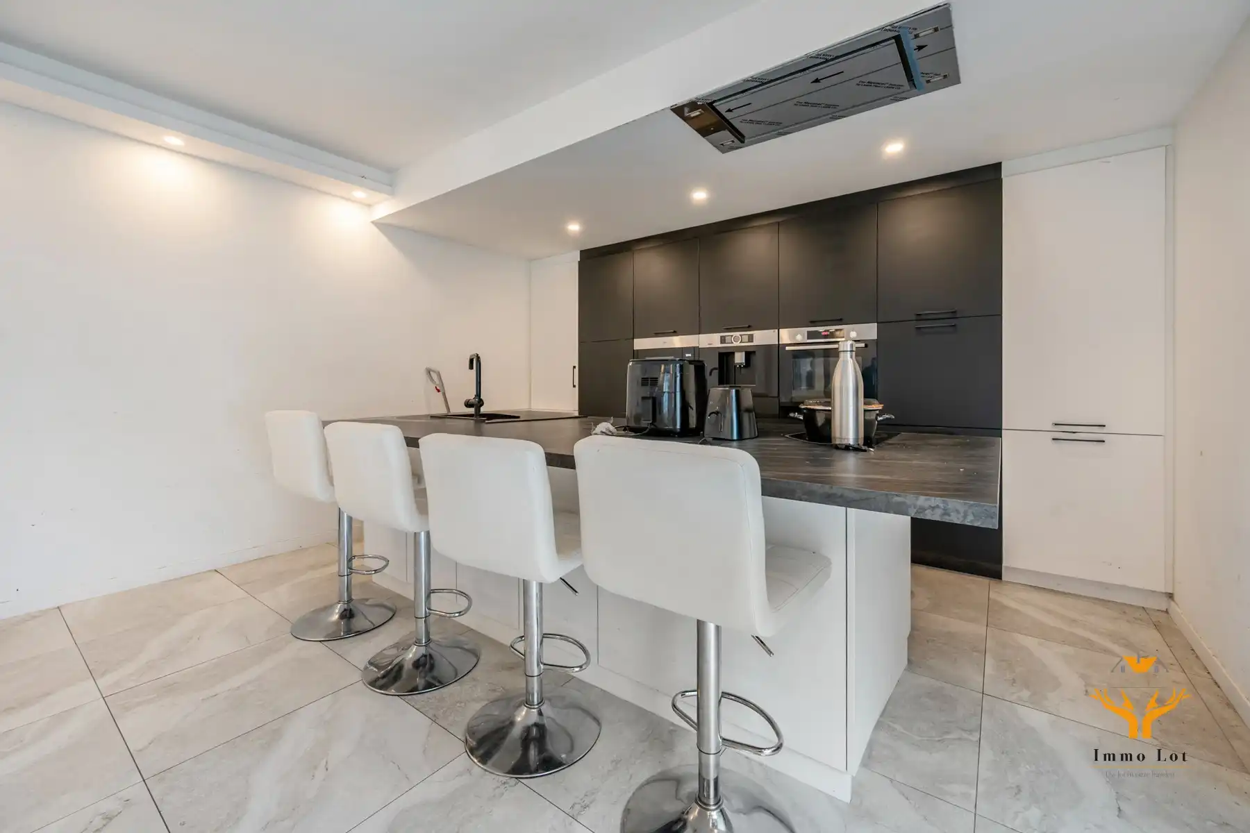 Woning met toonzaal, magazijn en garages te Hamme foto 21