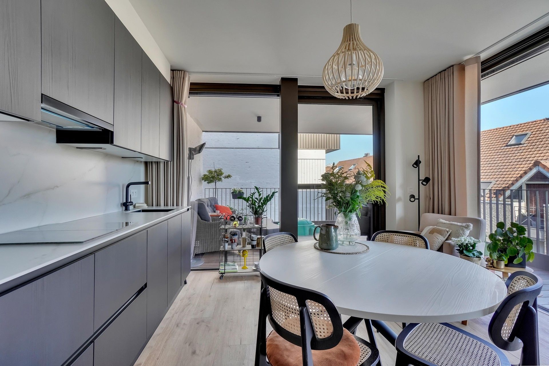 Trendy 2 slaapkamer appartement met prachtig terras en gemeenschappelijke binnentuin in hartje Hasselt. foto 4