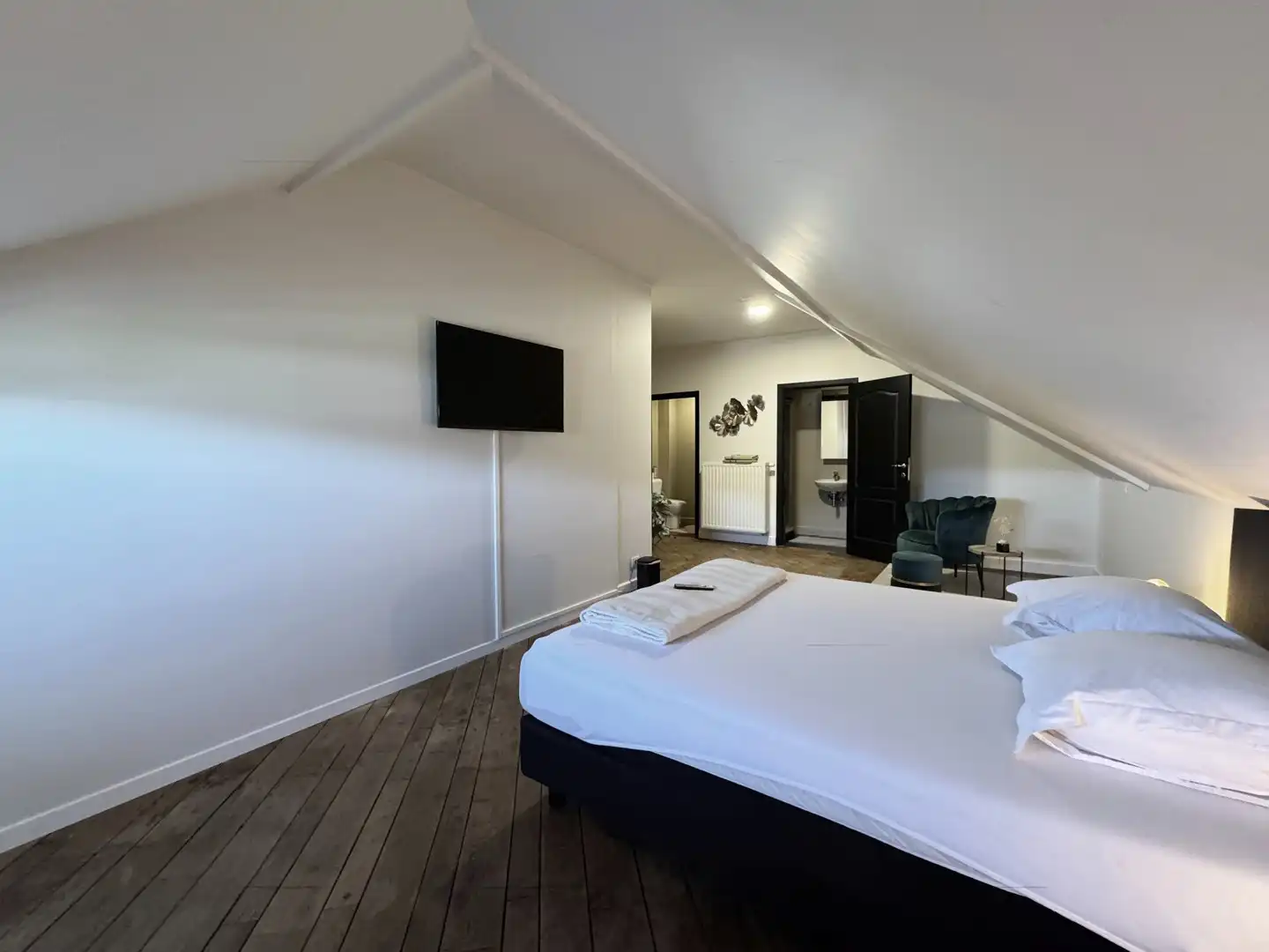 Unieke en ruime villa met 9 slaapkamers, lift, zonnepanelen en 10 parkeerplaatsen op riant perceel van 2.313 m² foto 27