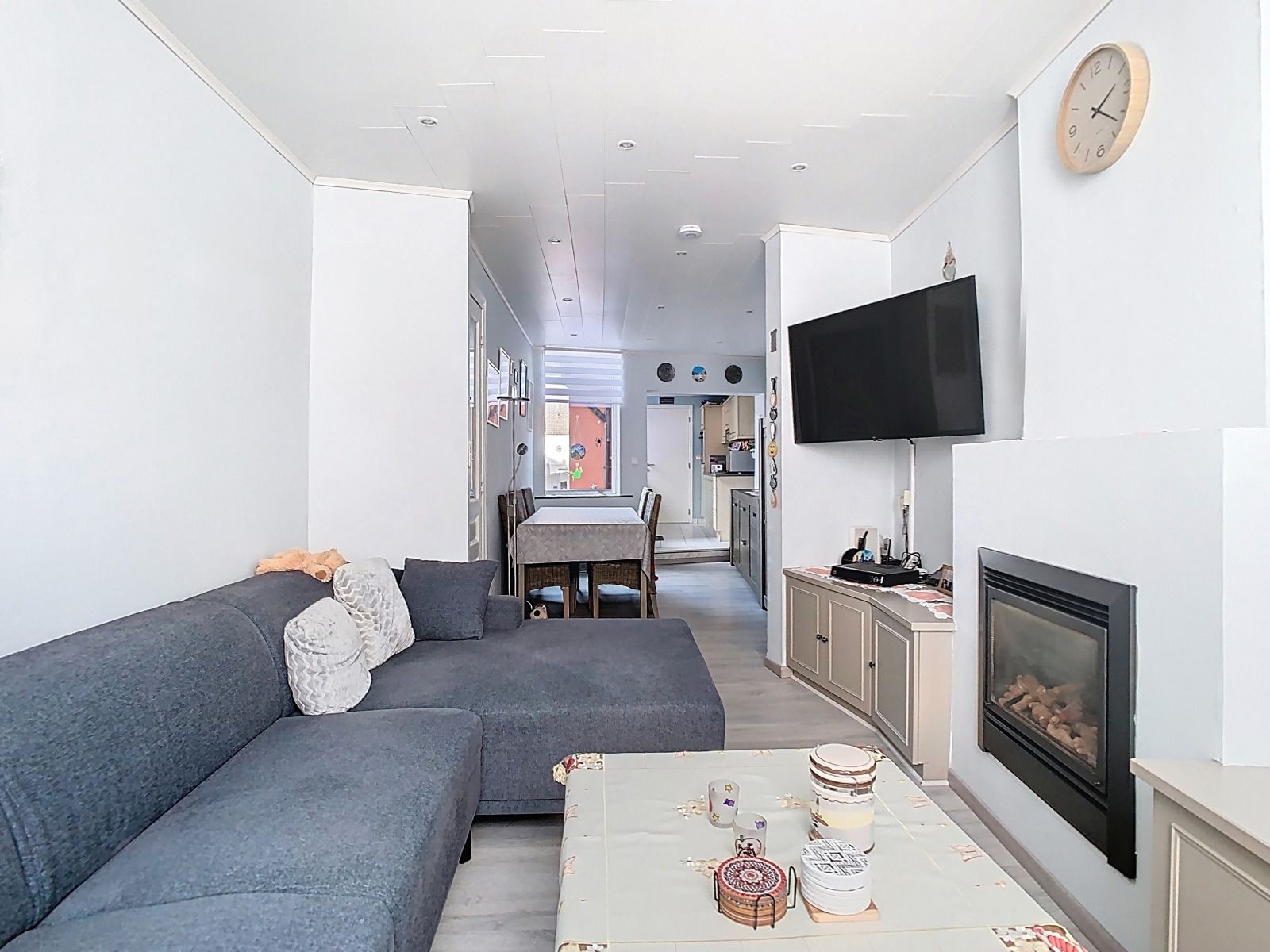 Charmante rijwoning met 3 slaapkamers én tuin, te Gijzegem! foto 2