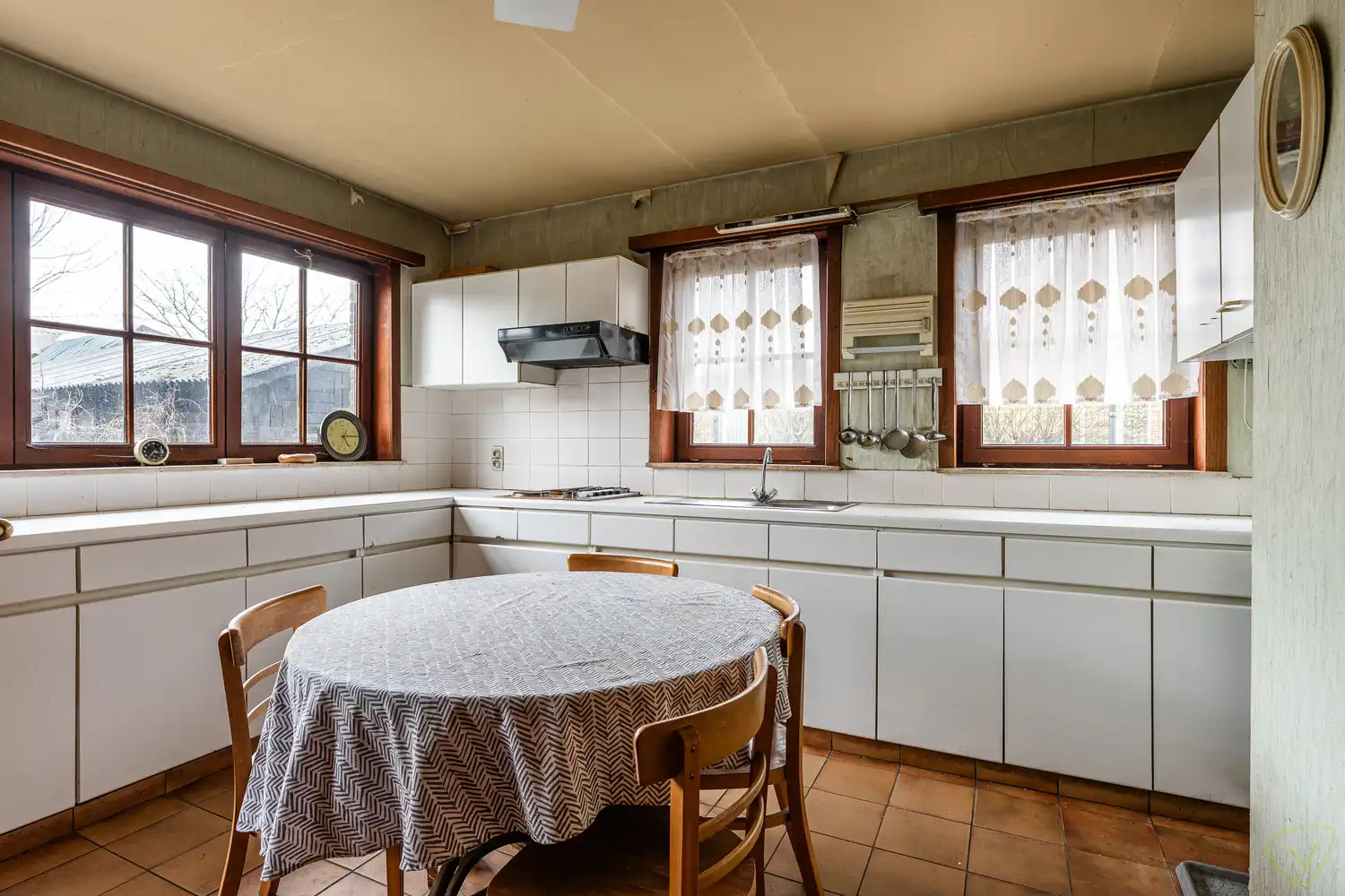 Op te frissen woning langsheen de Kriekmoerstraat te Eeklo! foto 7