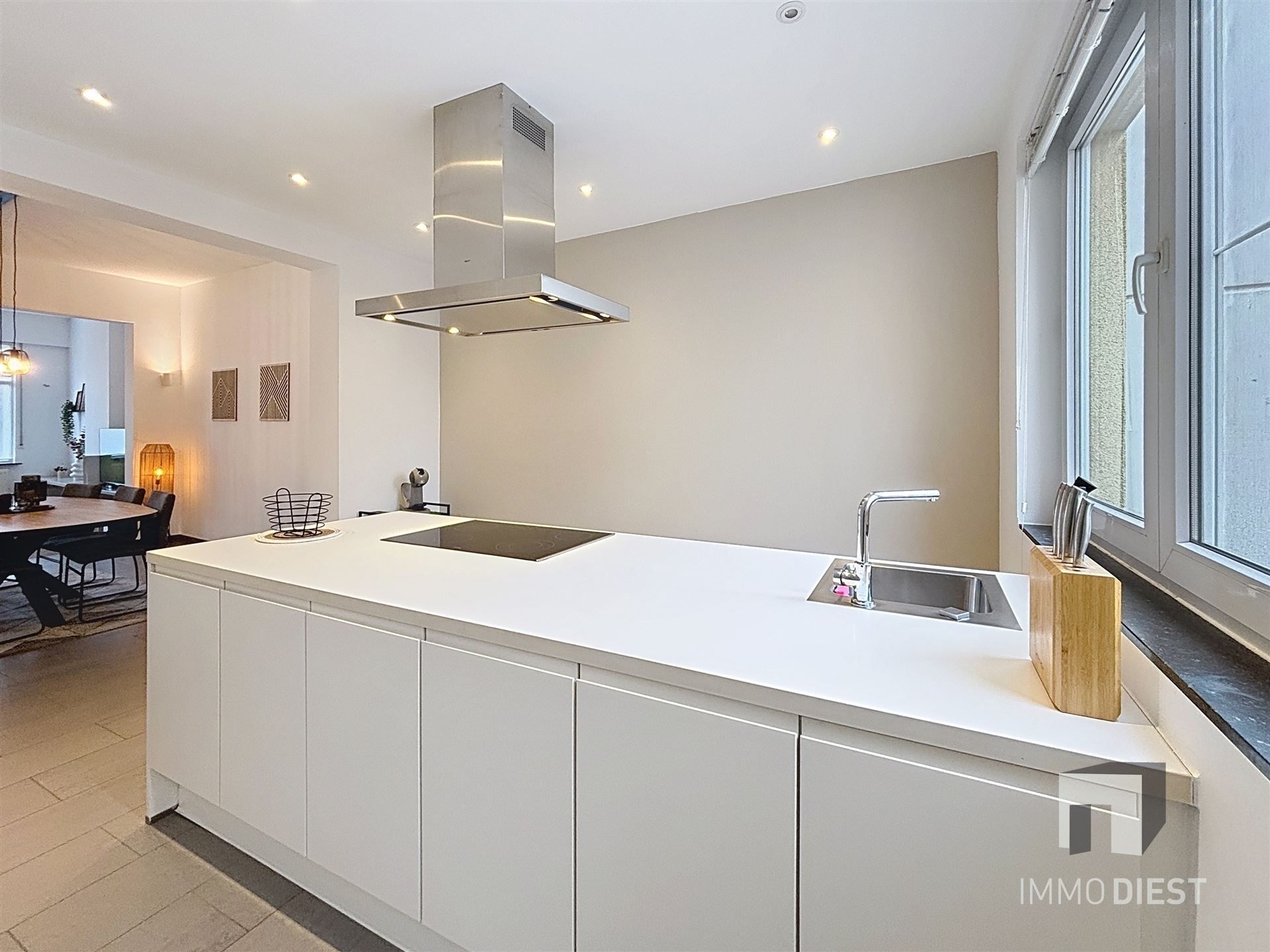 Trendy gerenoveerde woning met 3 slaapkamers foto 13